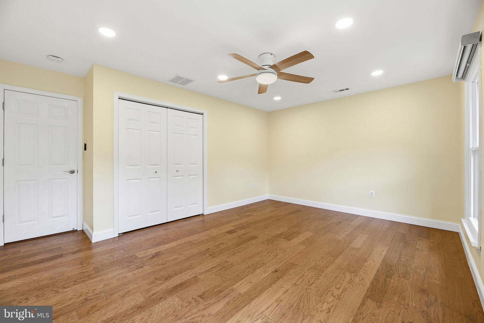 WHISPERING WOODS - Residential