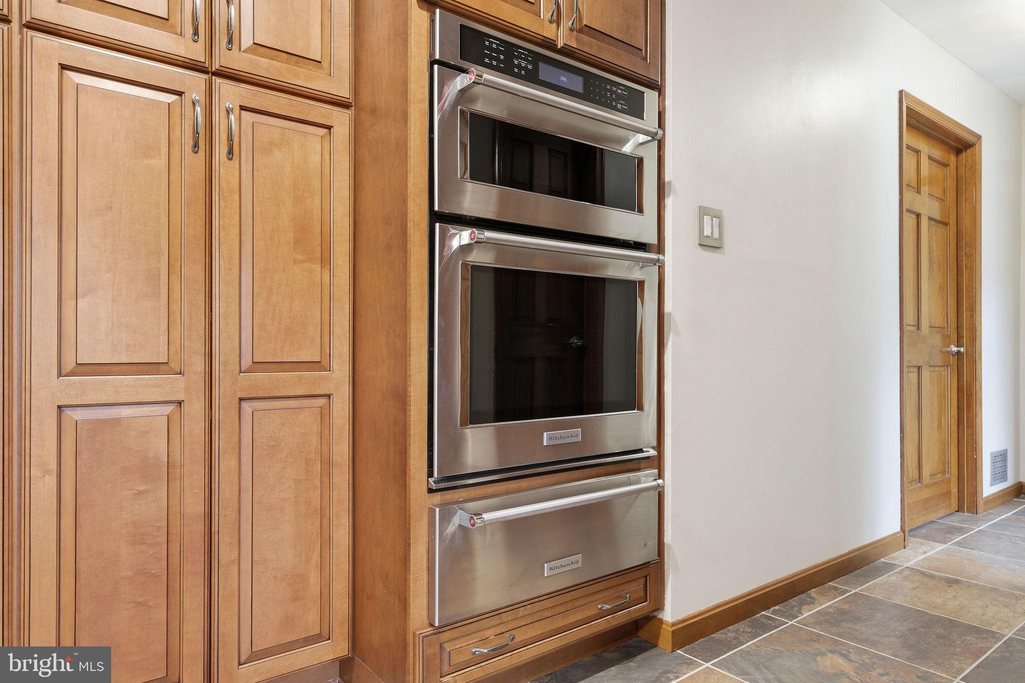 WHISPERING WOODS - Residential