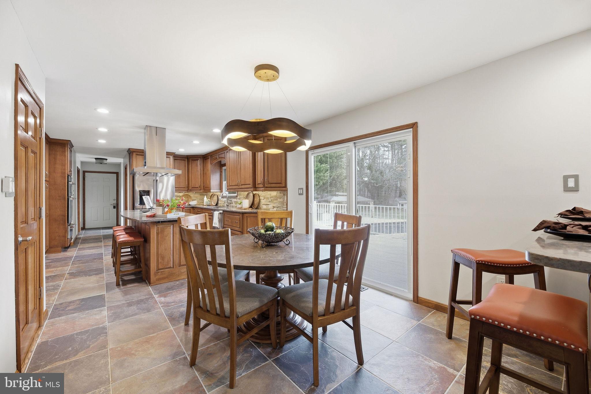 WHISPERING WOODS - Residential