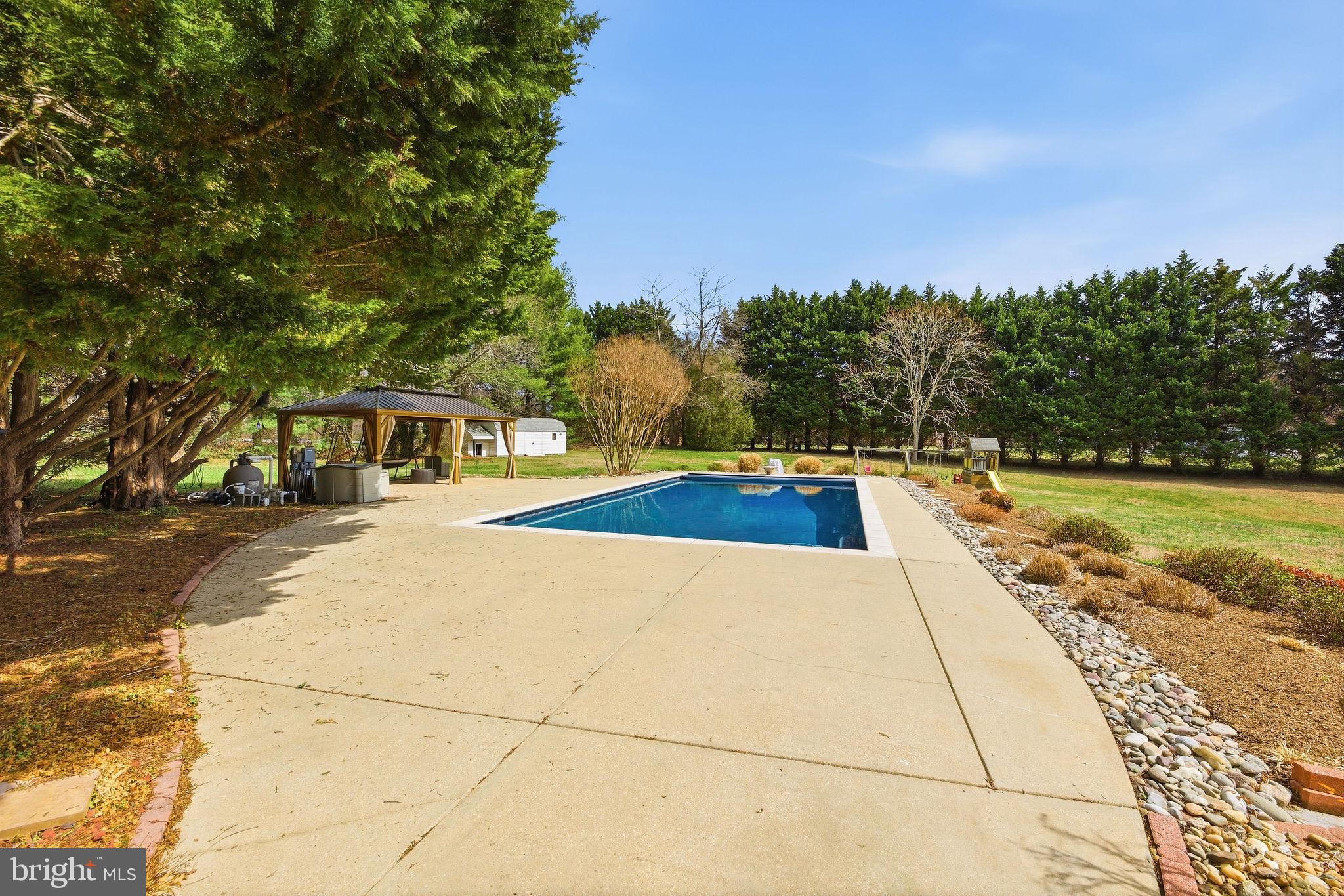 WHISPERING WOODS - Residential