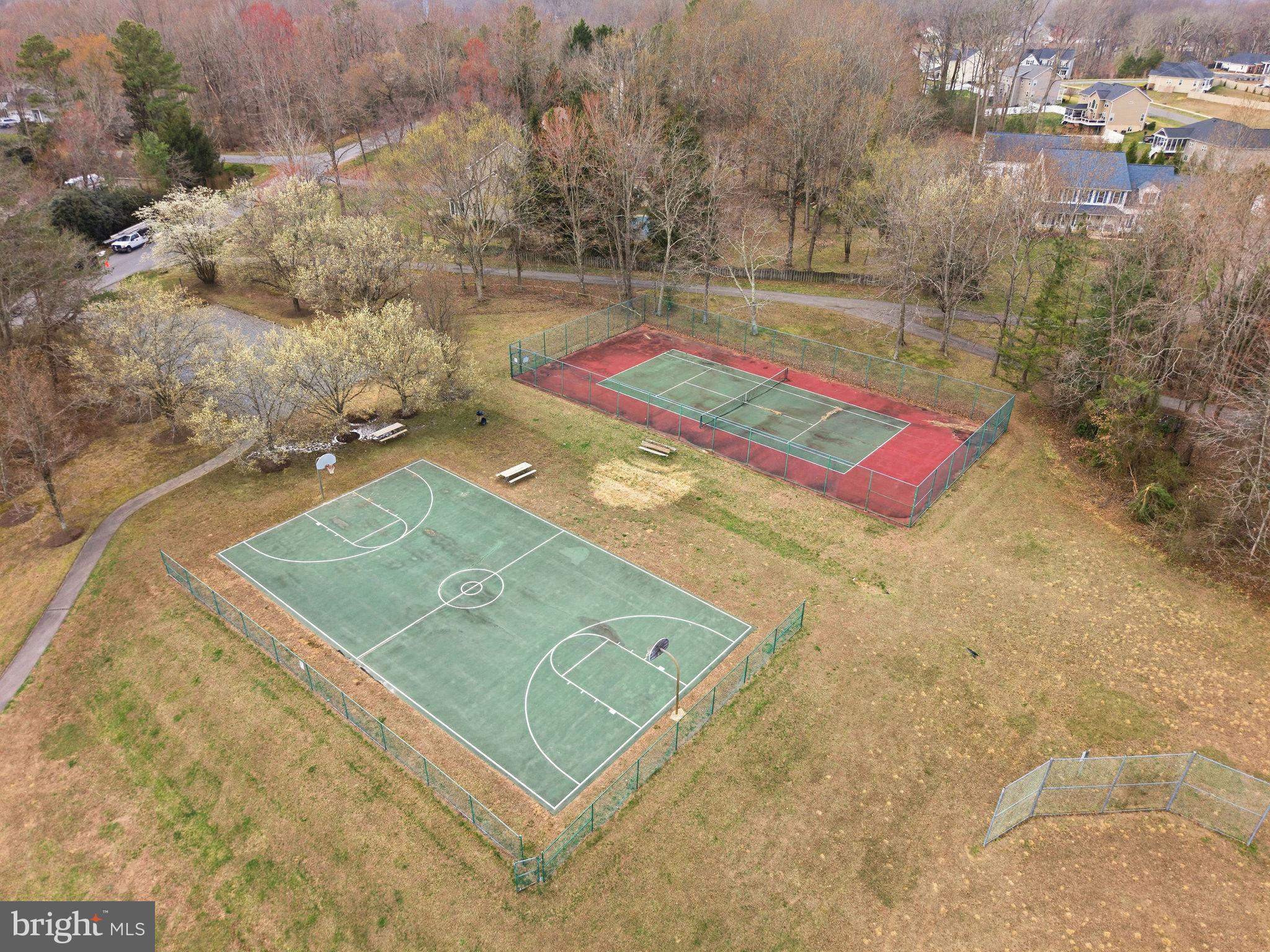 WHISPERING WOODS - Residential