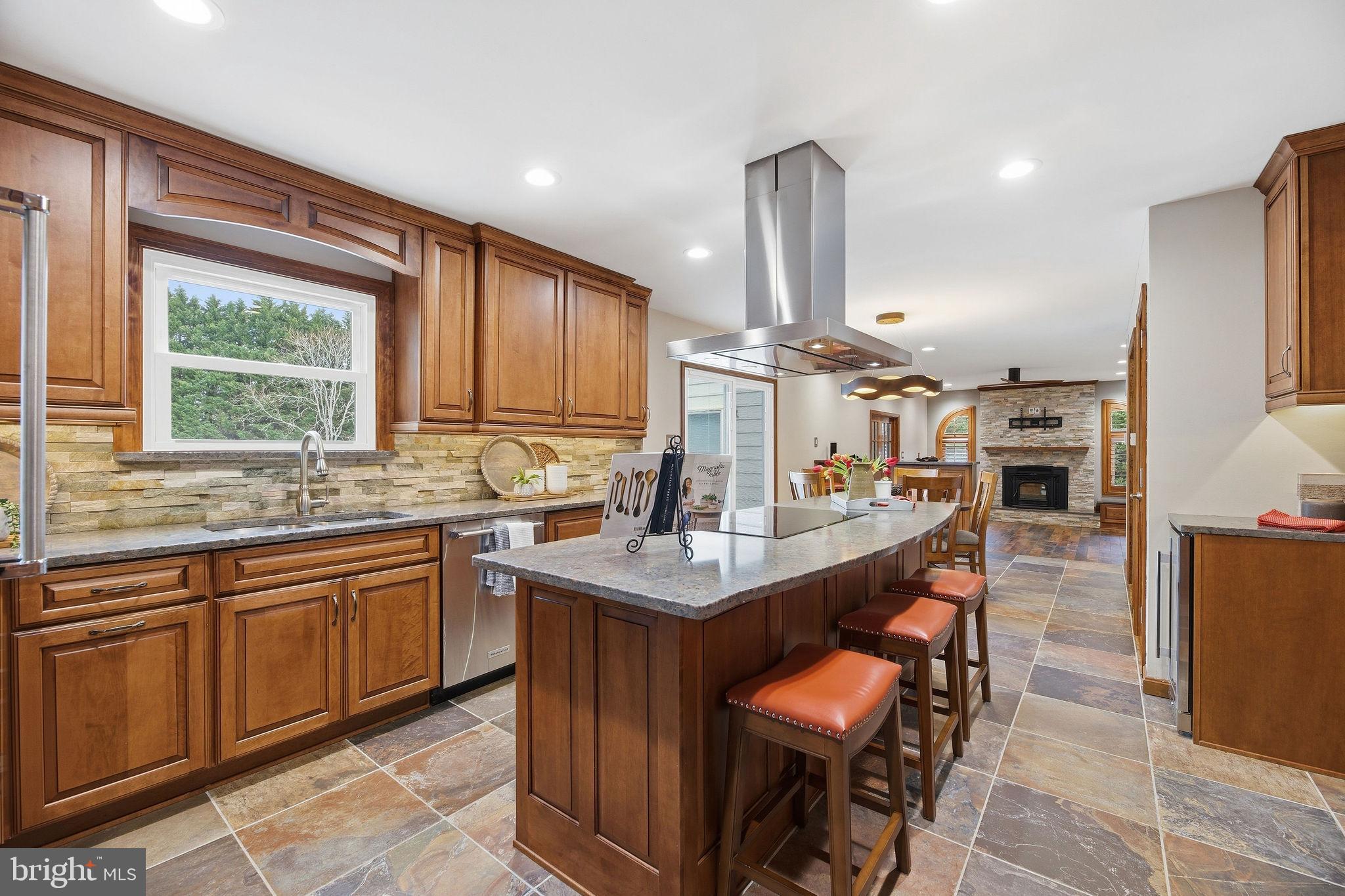 WHISPERING WOODS - Residential