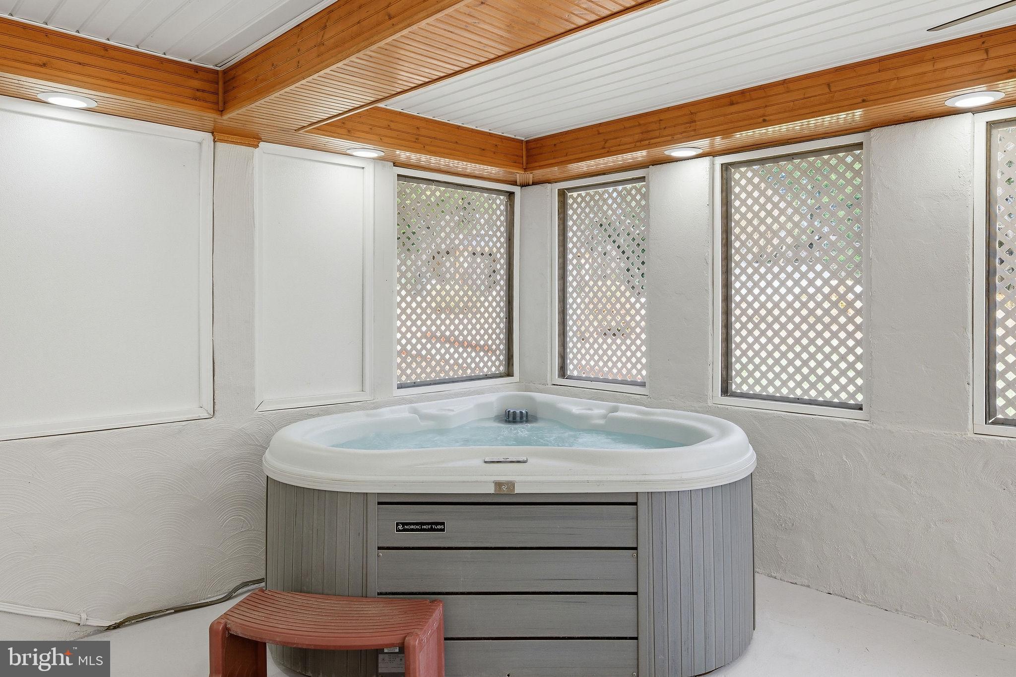 WHISPERING WOODS - Residential