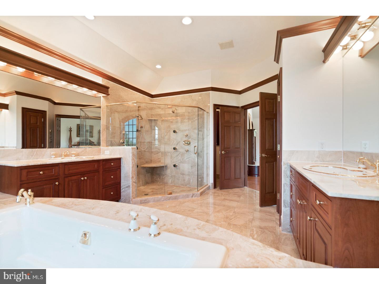 ROLLING HILLS - Residential