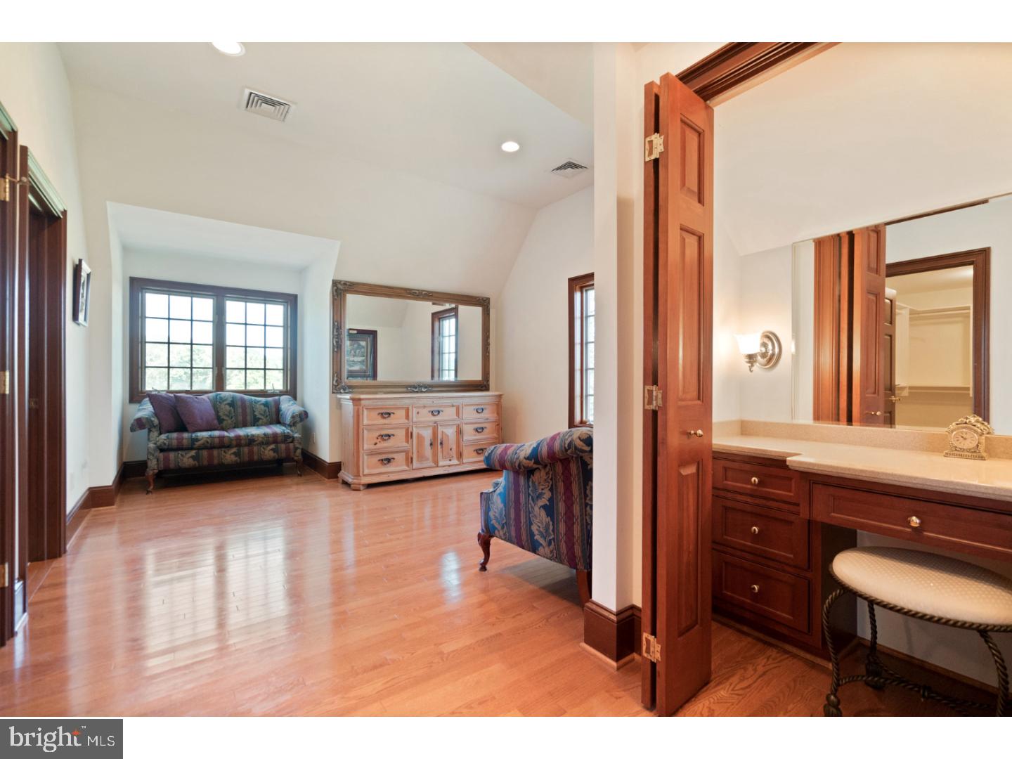 ROLLING HILLS - Residential