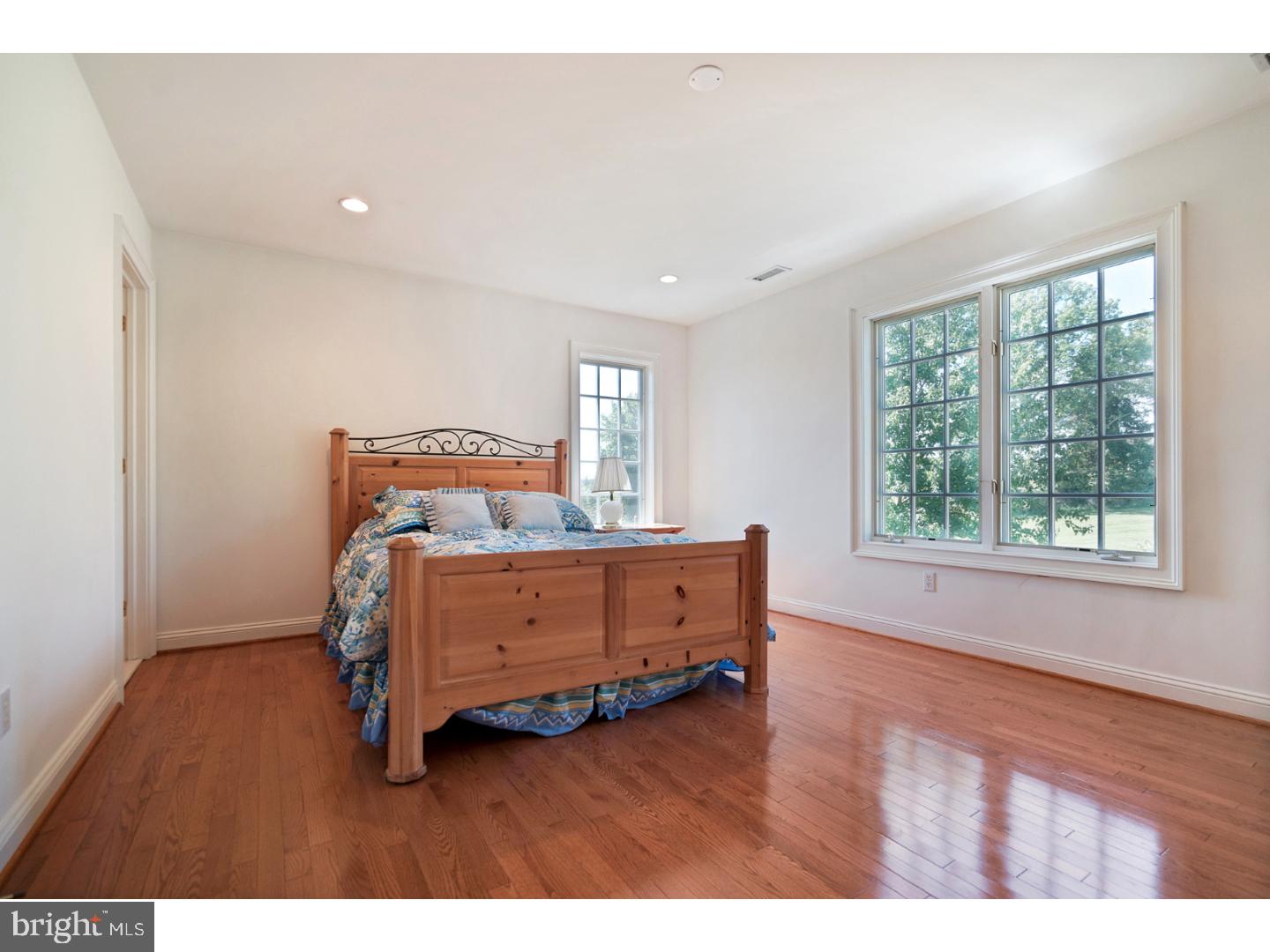 ROLLING HILLS - Residential