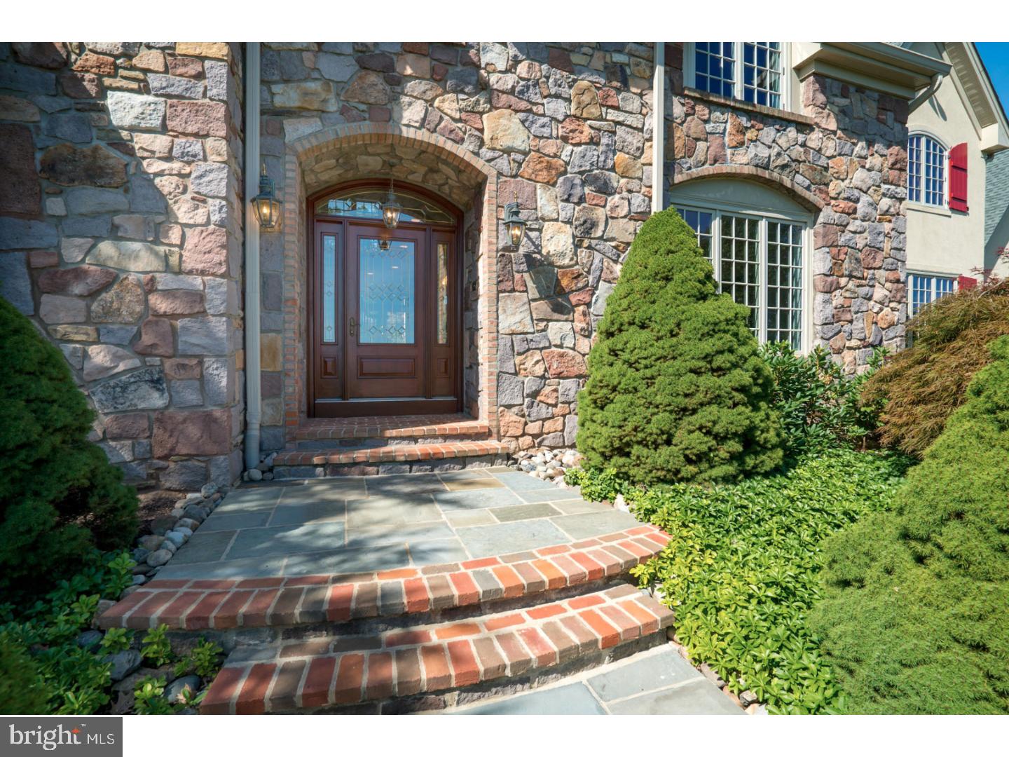 ROLLING HILLS - Residential