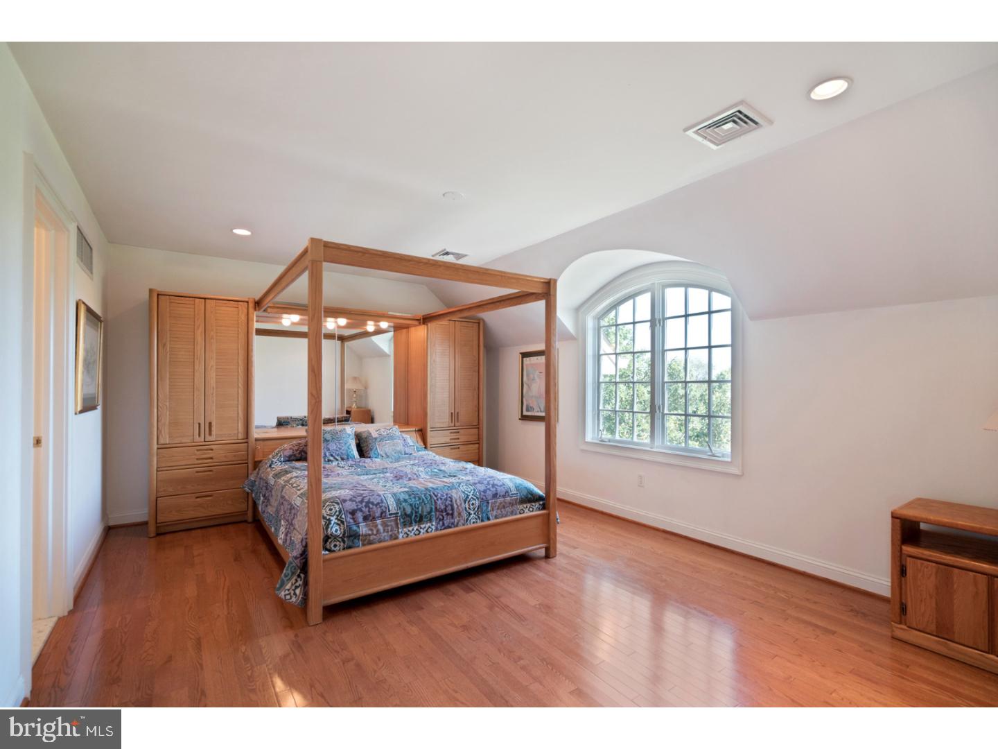 ROLLING HILLS - Residential