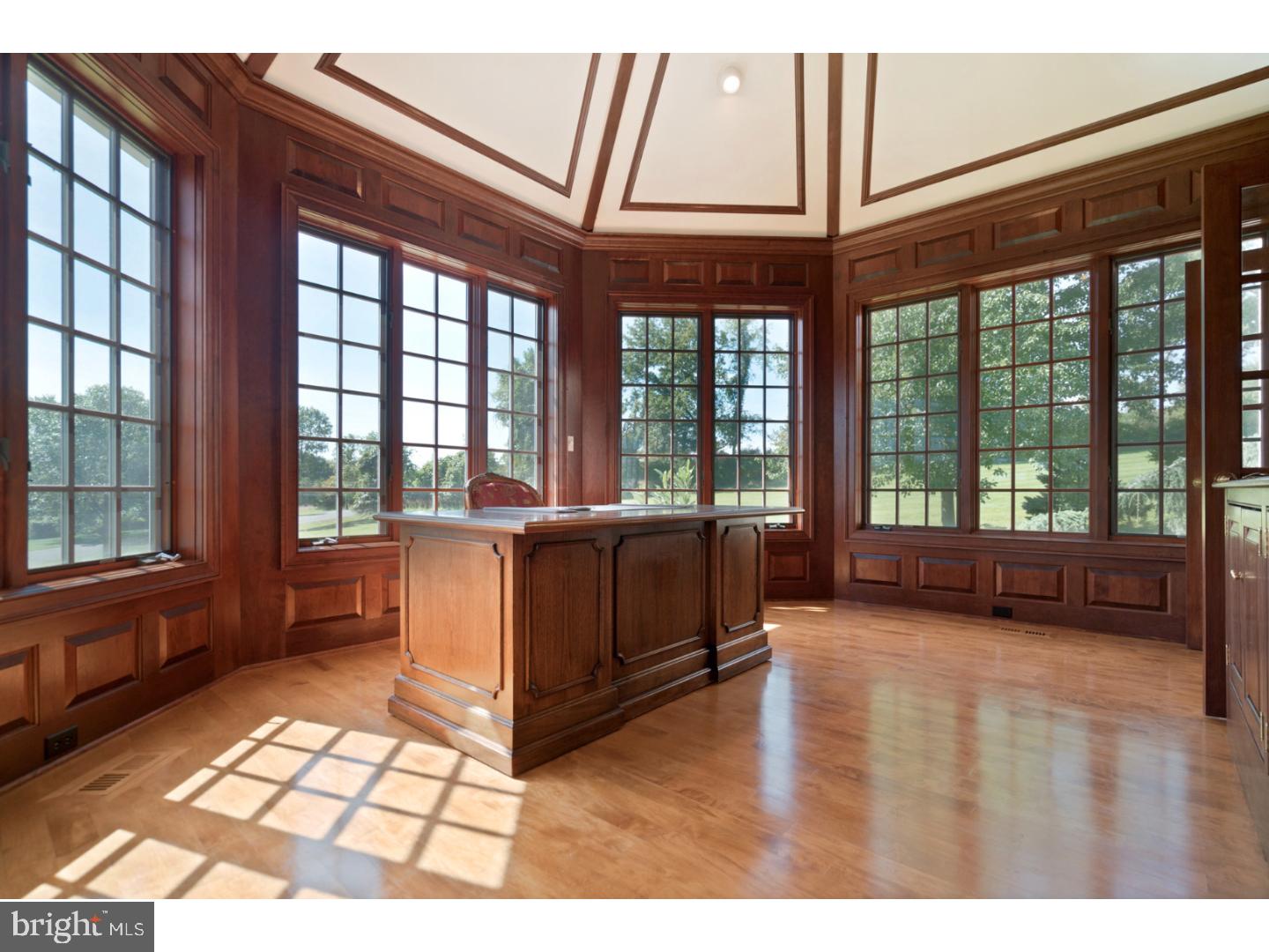 ROLLING HILLS - Residential