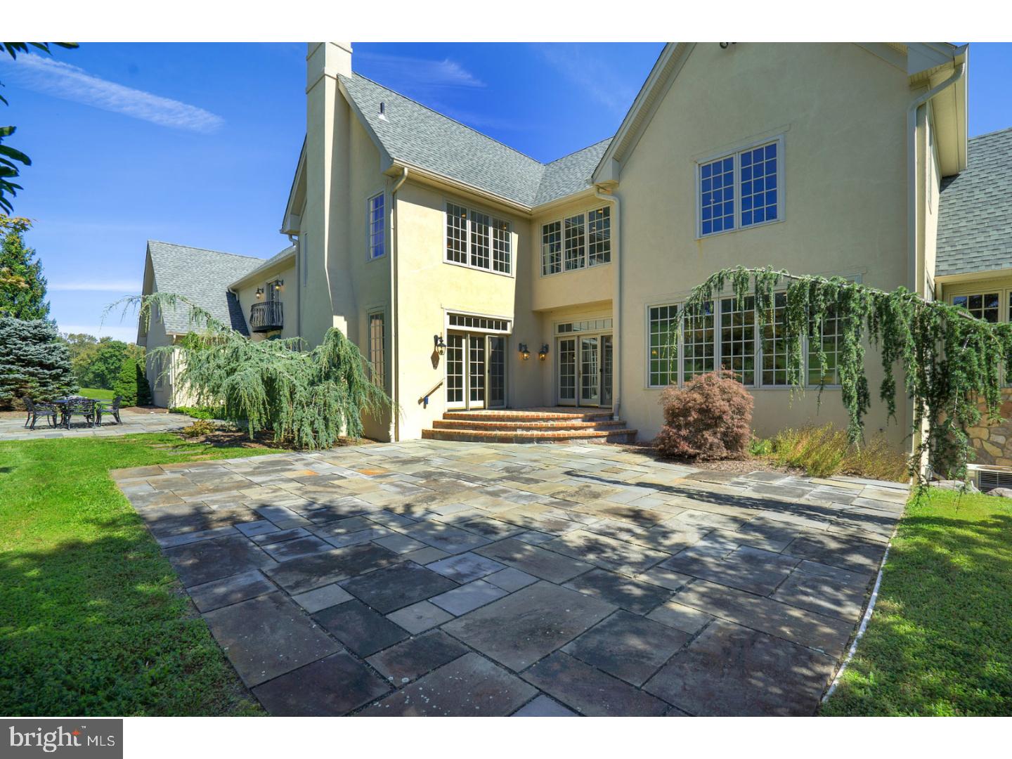 ROLLING HILLS - Residential