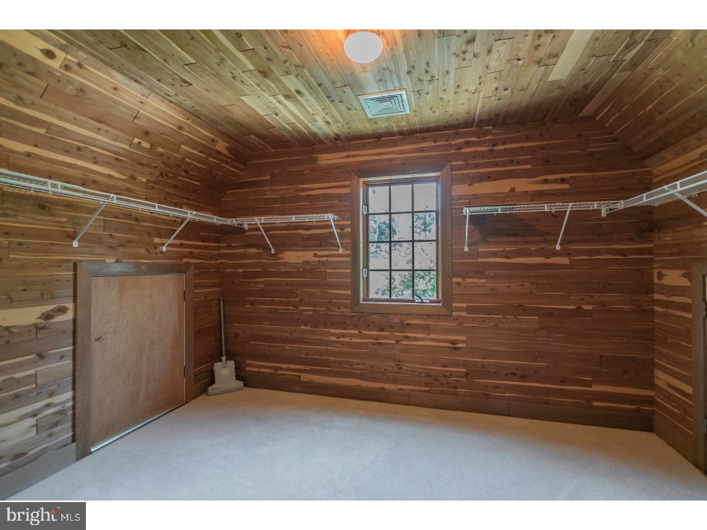 ROLLING HILLS - Residential