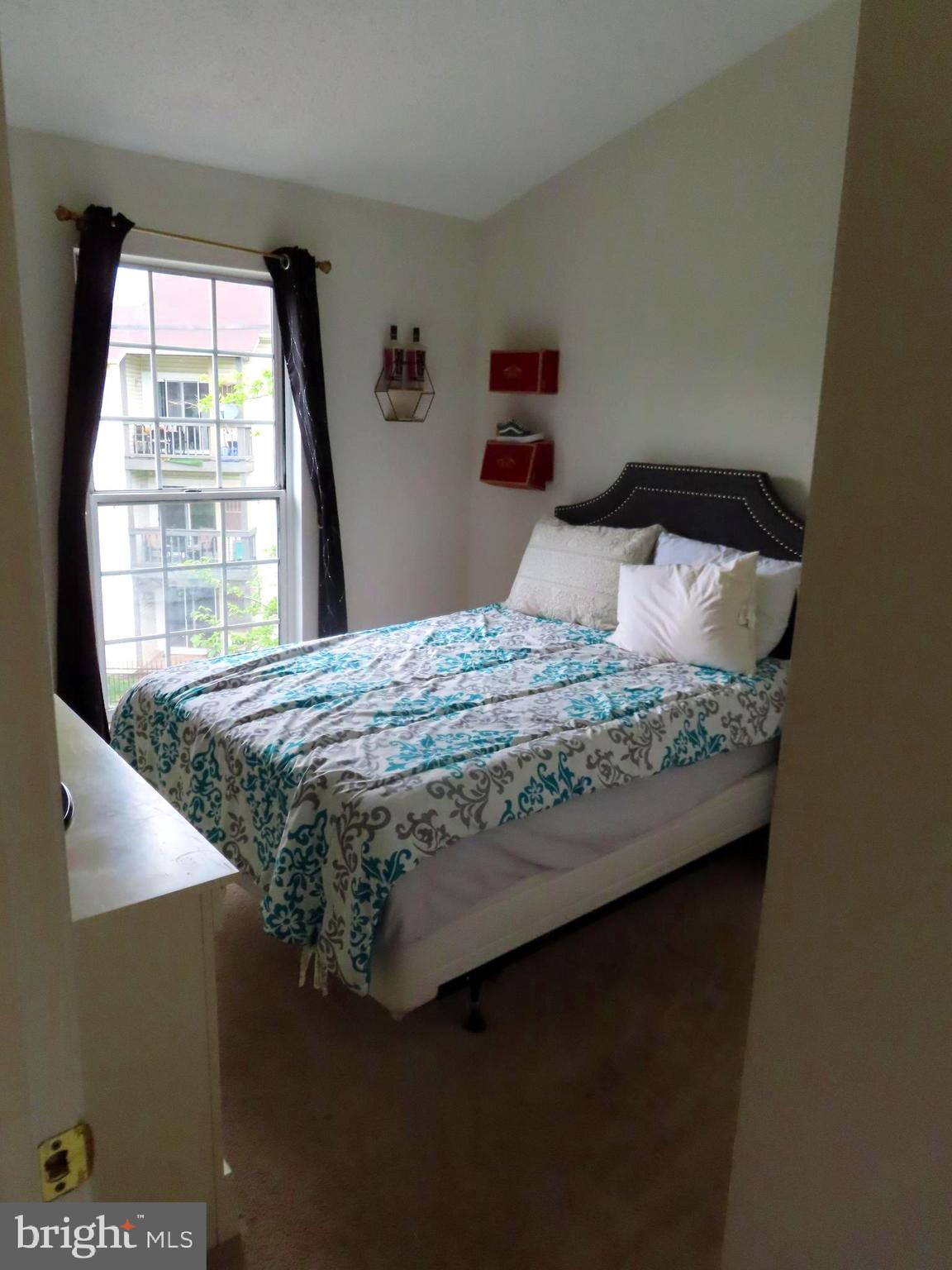 CARNABY SQUARE - Residential Lease
