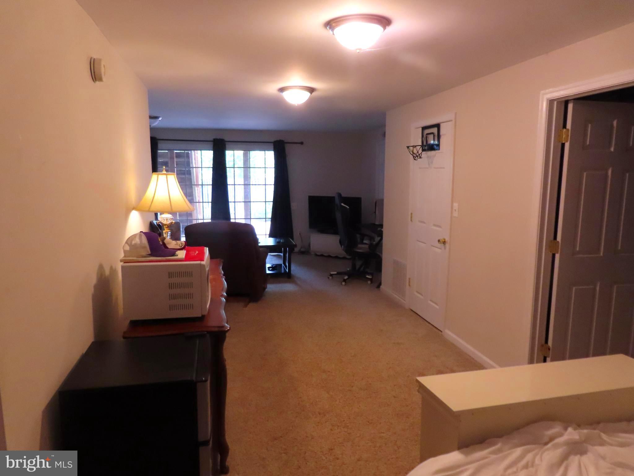 CARNABY SQUARE - Residential Lease
