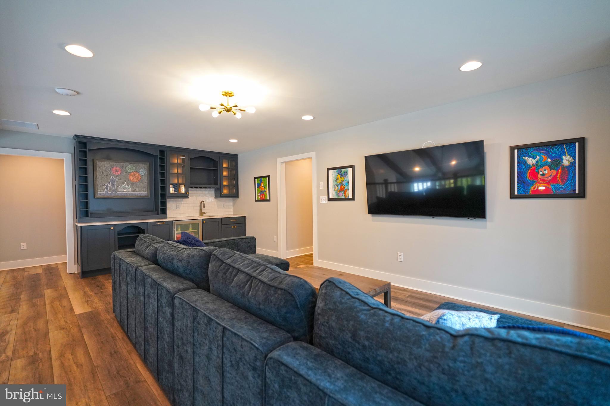 GOVERNORS - Residential