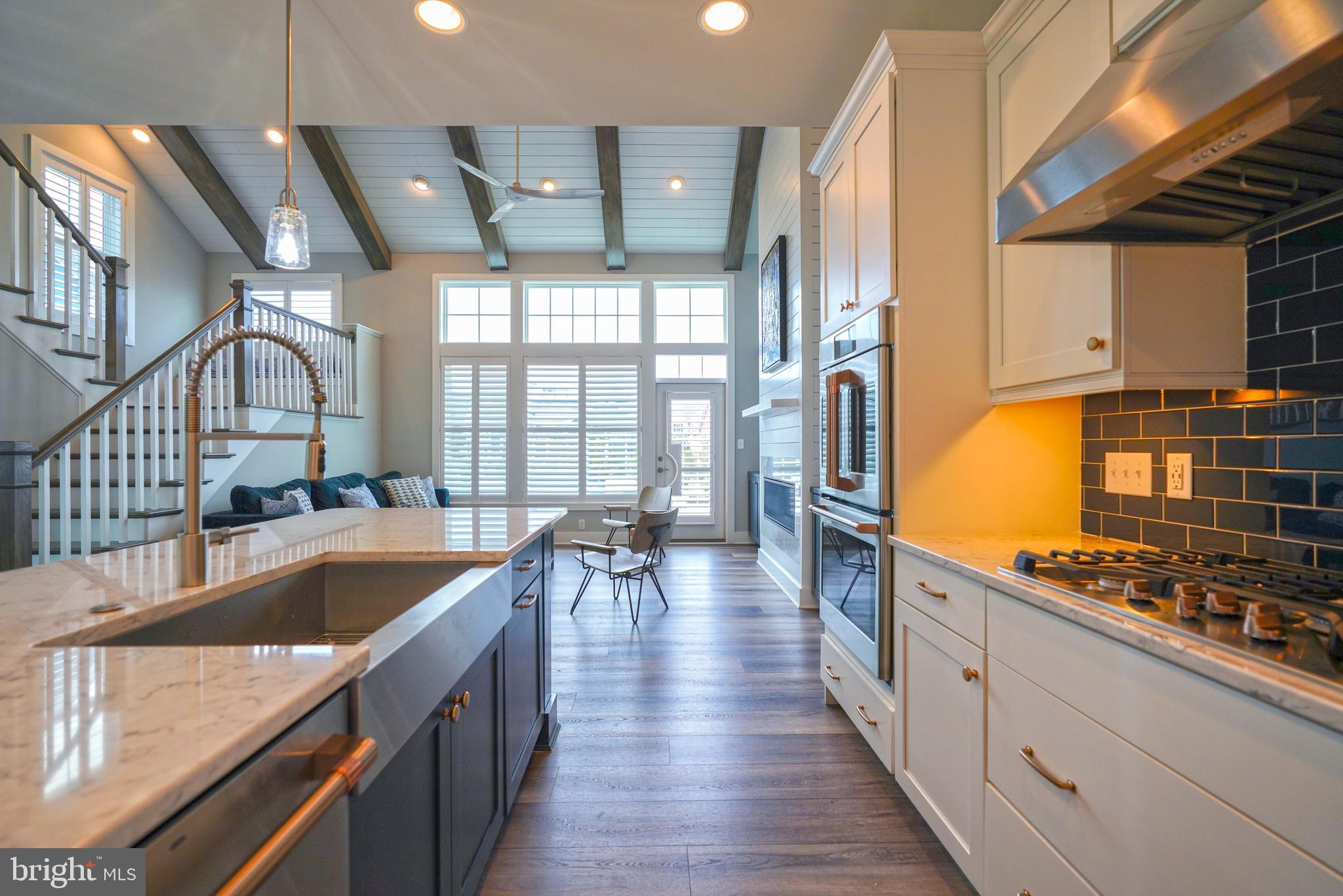 GOVERNORS - Residential