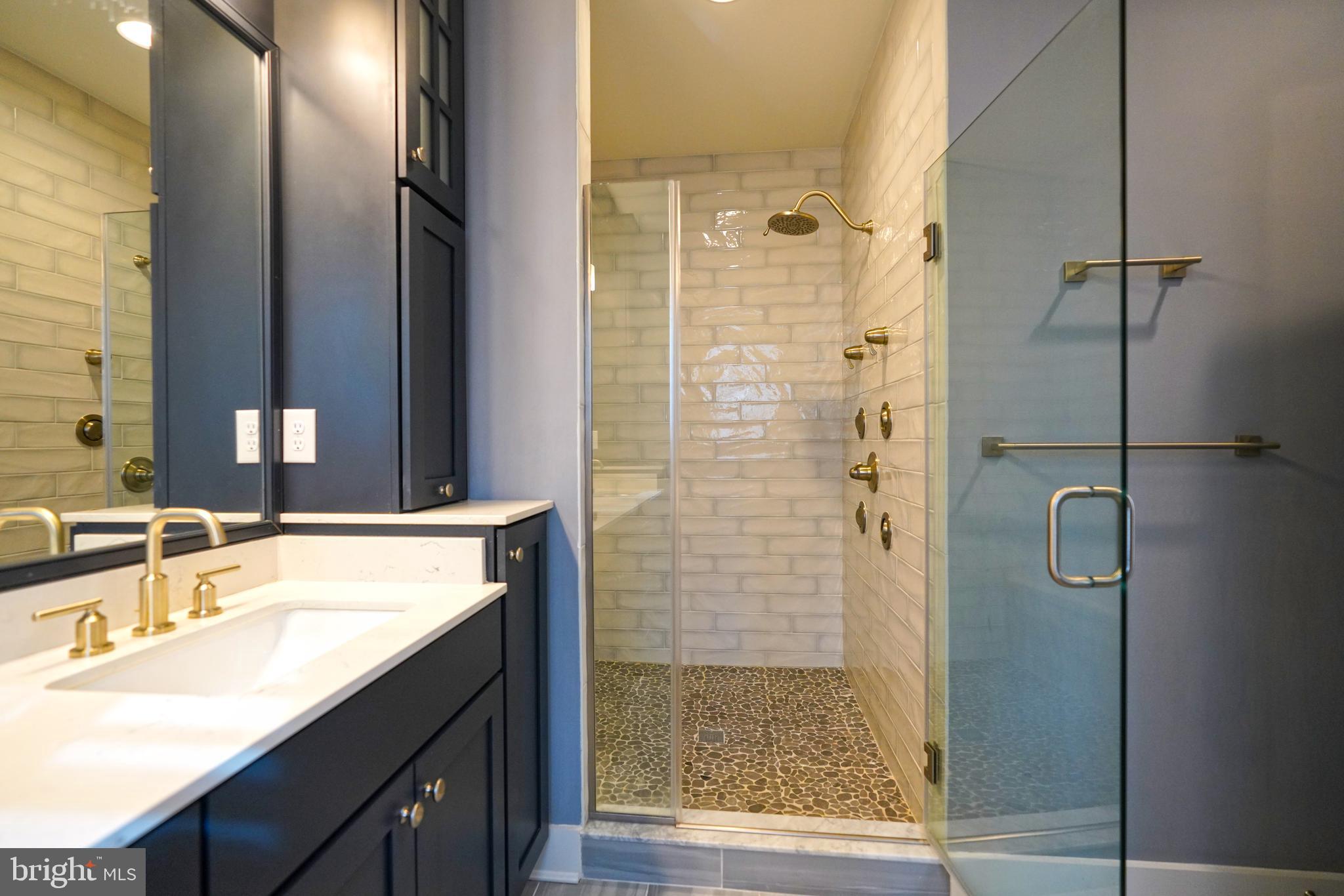 GOVERNORS - Residential