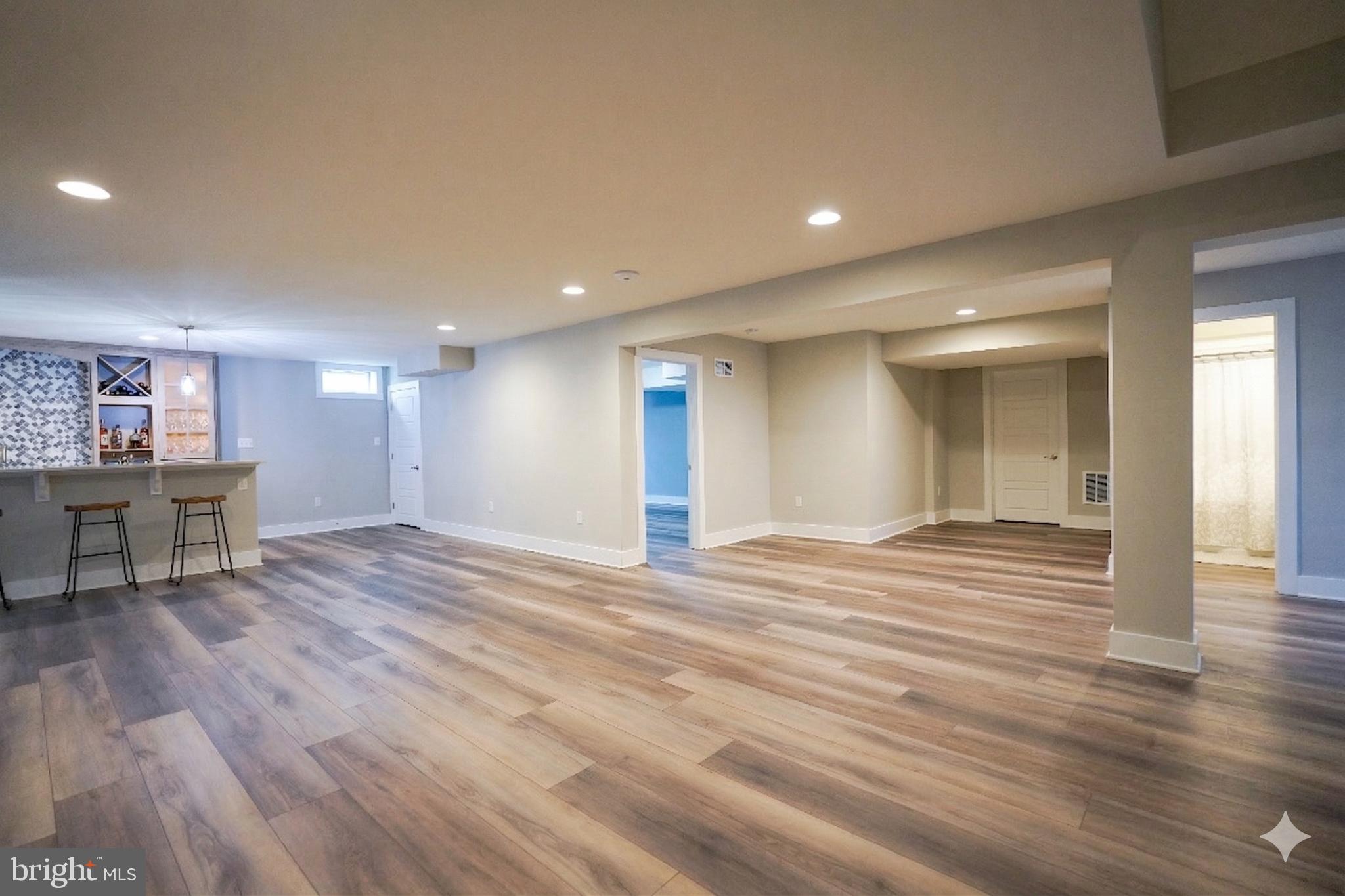 GOVERNORS - Residential