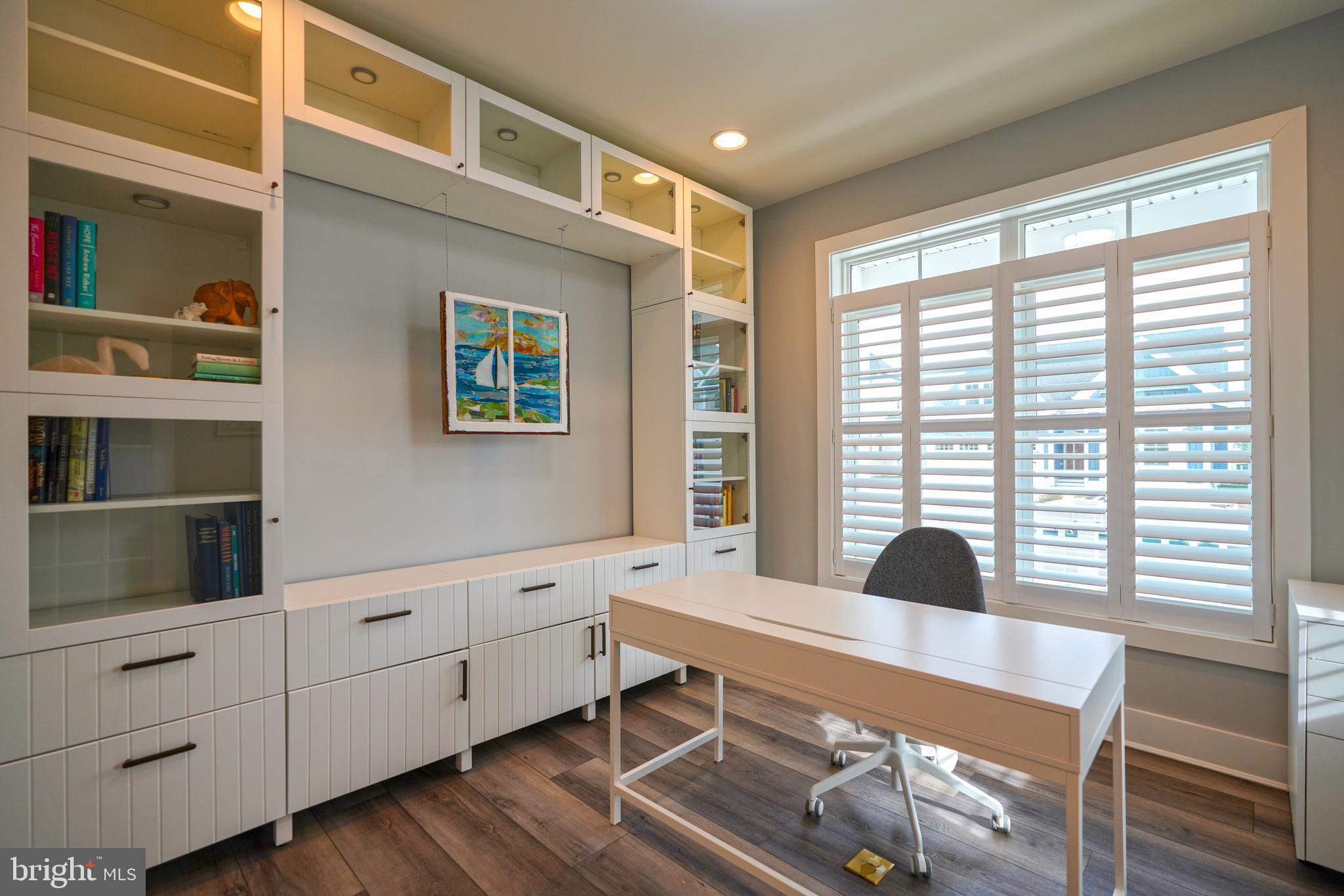 GOVERNORS - Residential