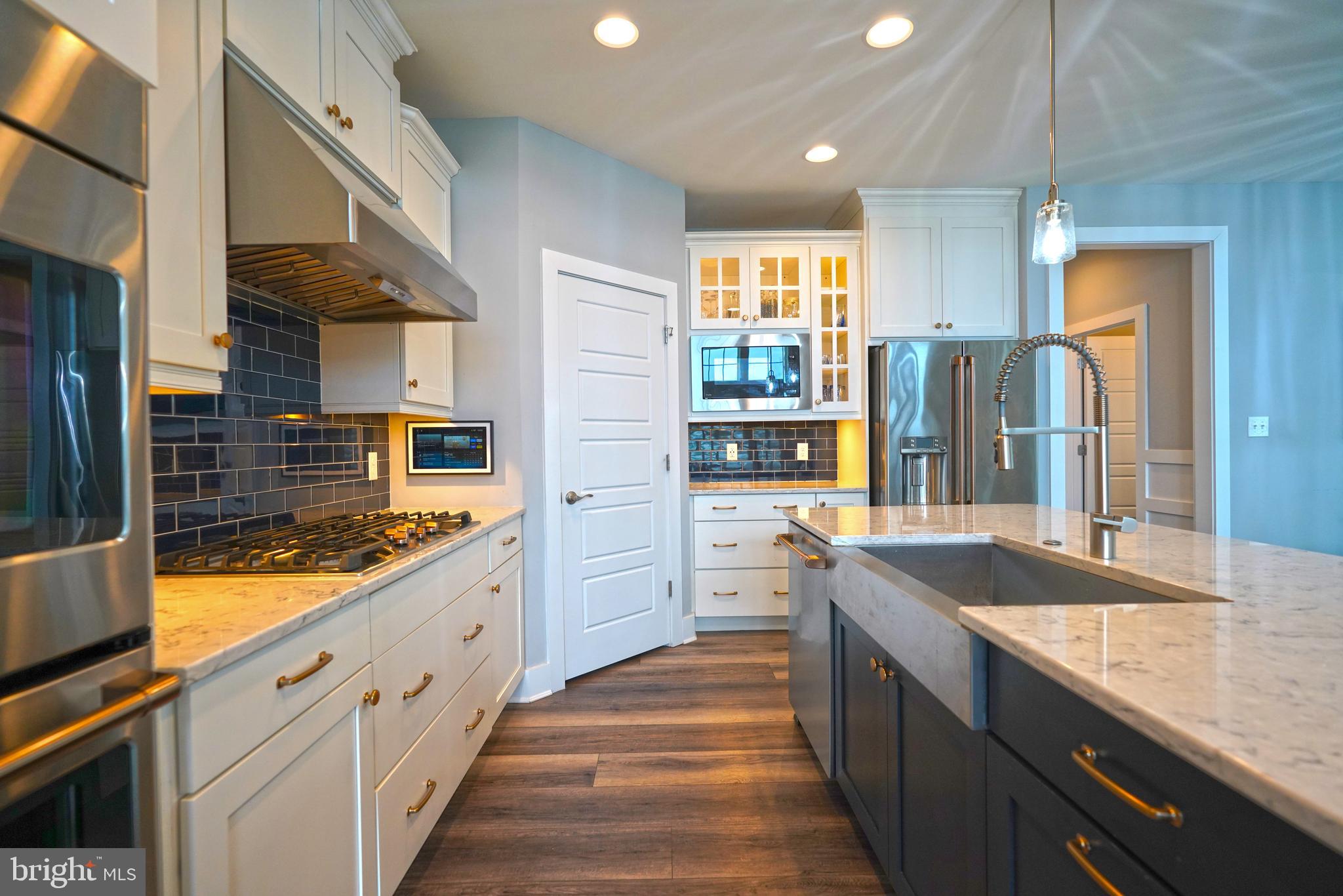 GOVERNORS - Residential