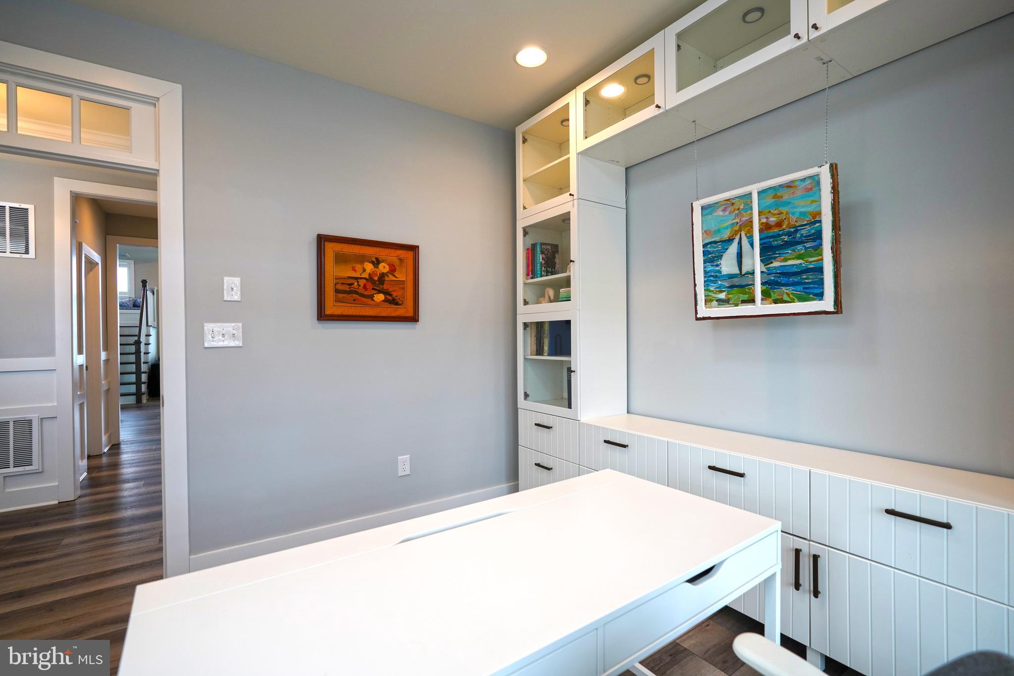 GOVERNORS - Residential