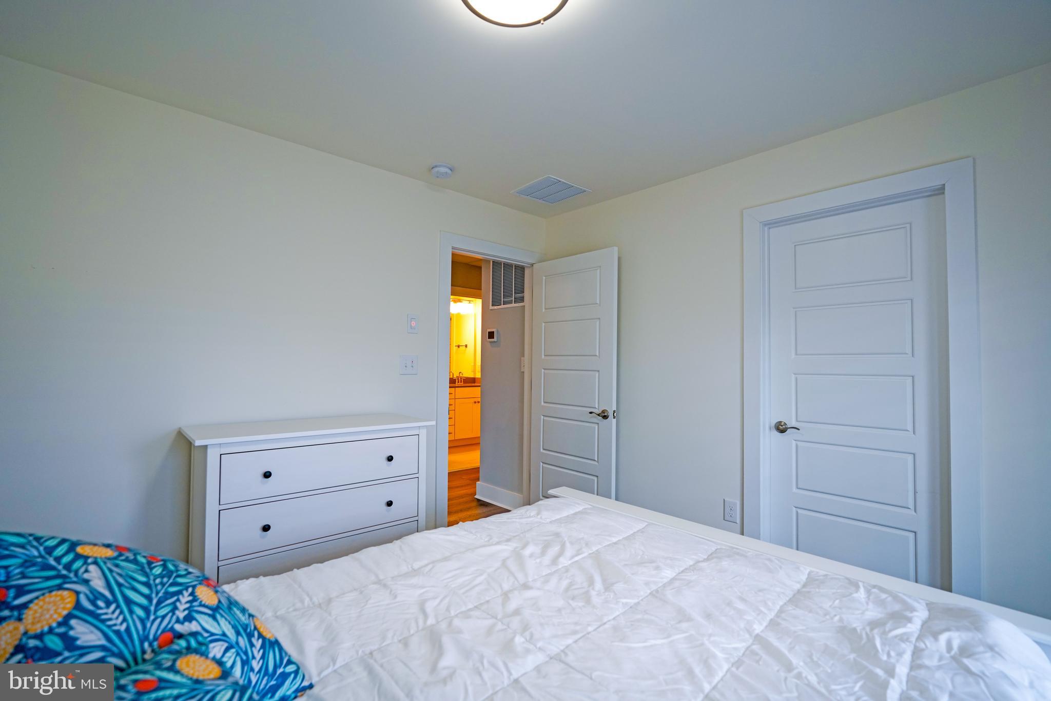 GOVERNORS - Residential