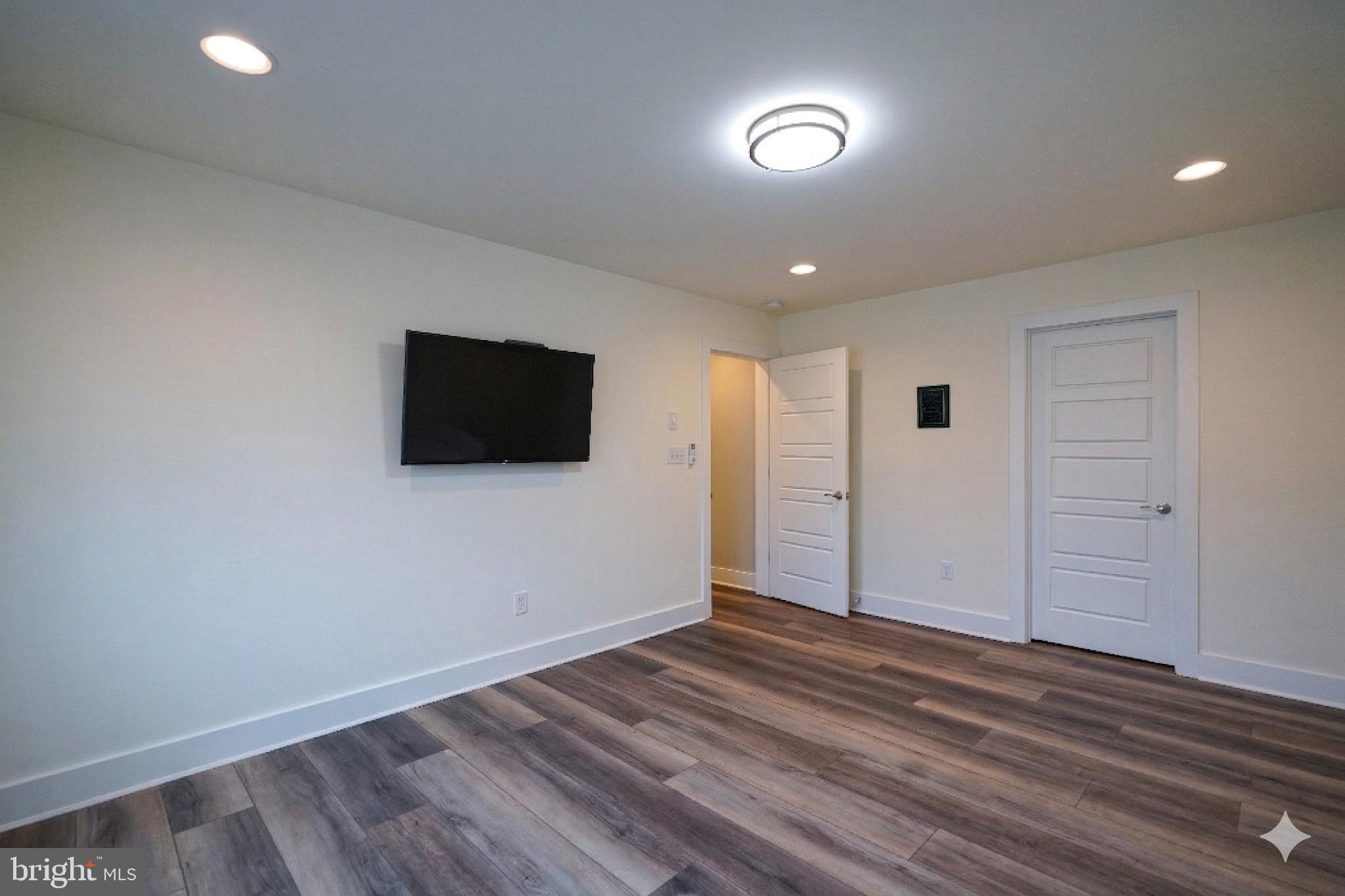 GOVERNORS - Residential