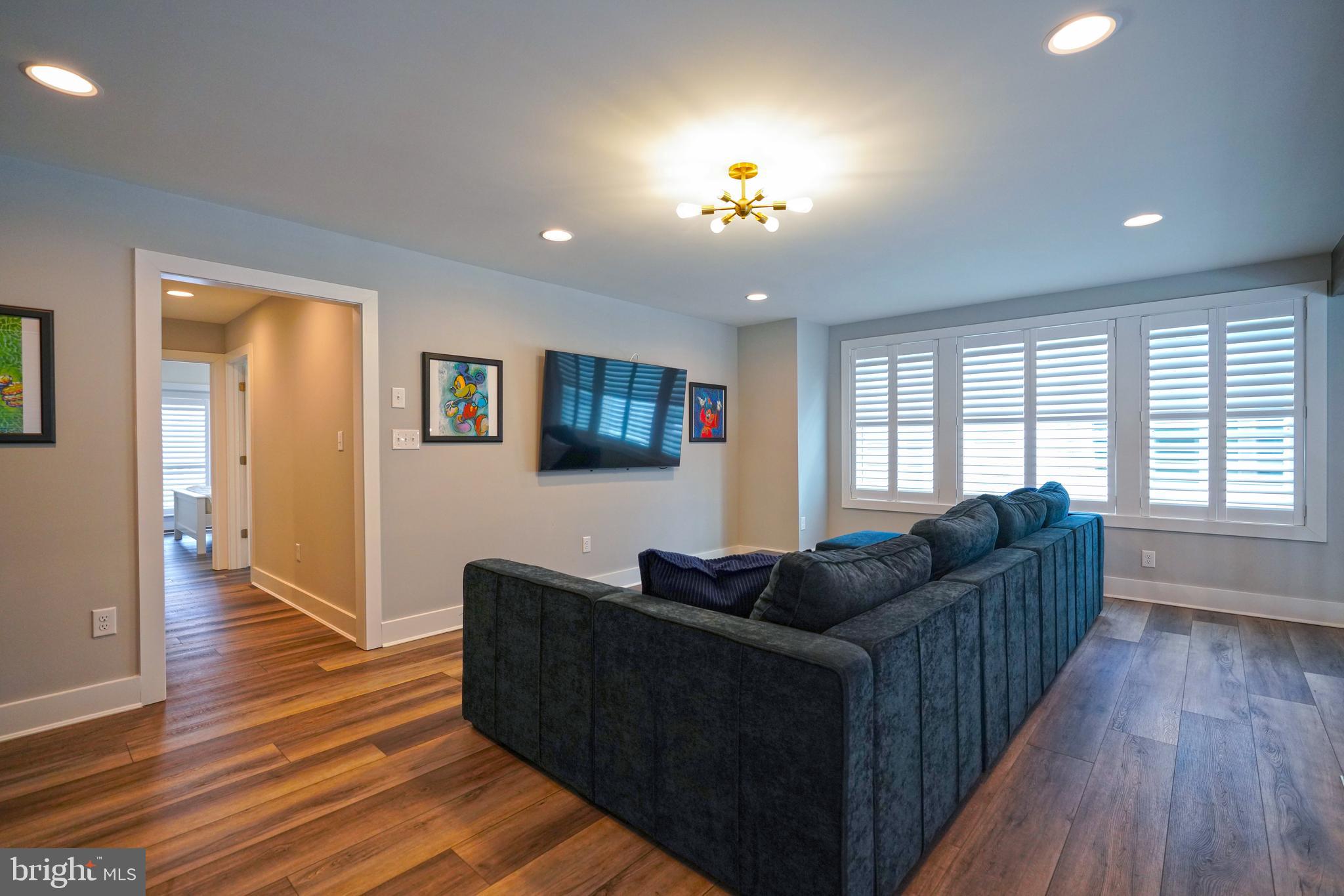 GOVERNORS - Residential