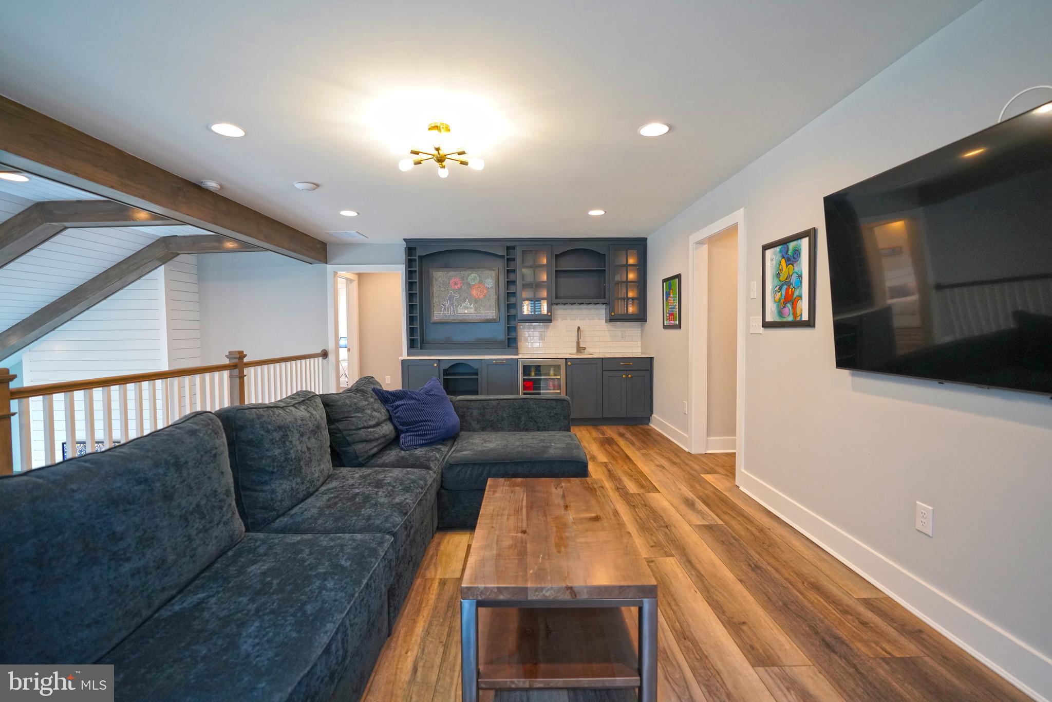 GOVERNORS - Residential