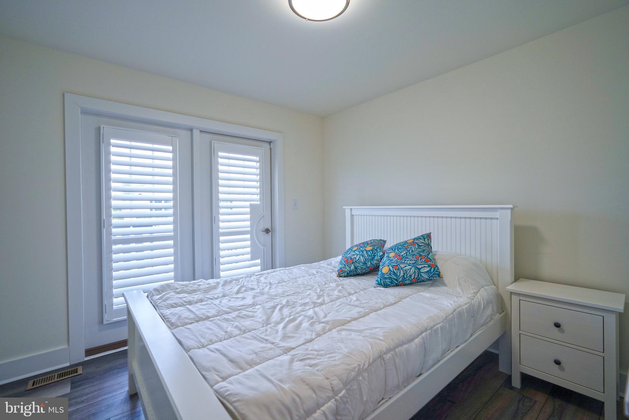 GOVERNORS - Residential