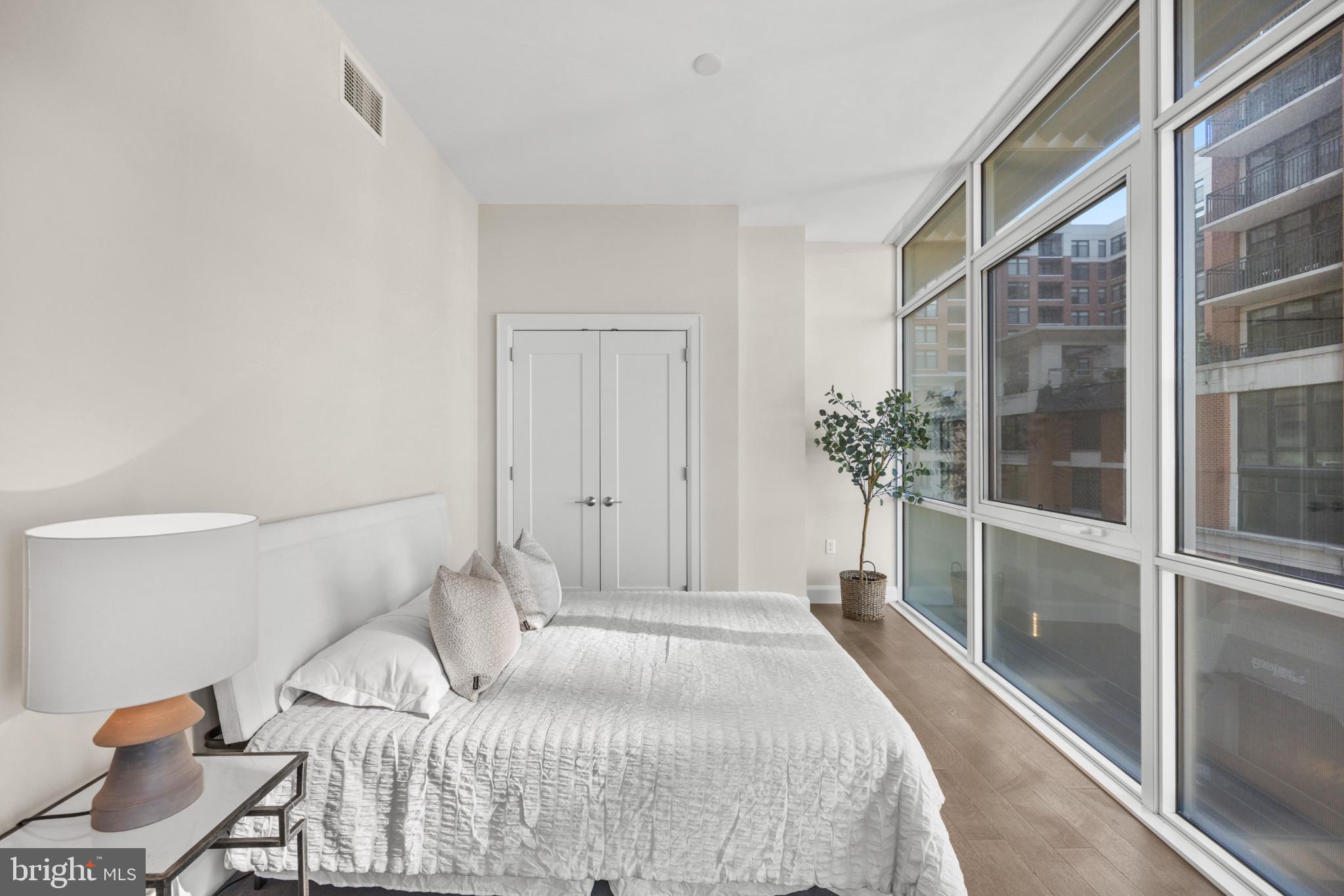 HARBOR EAST - Residential