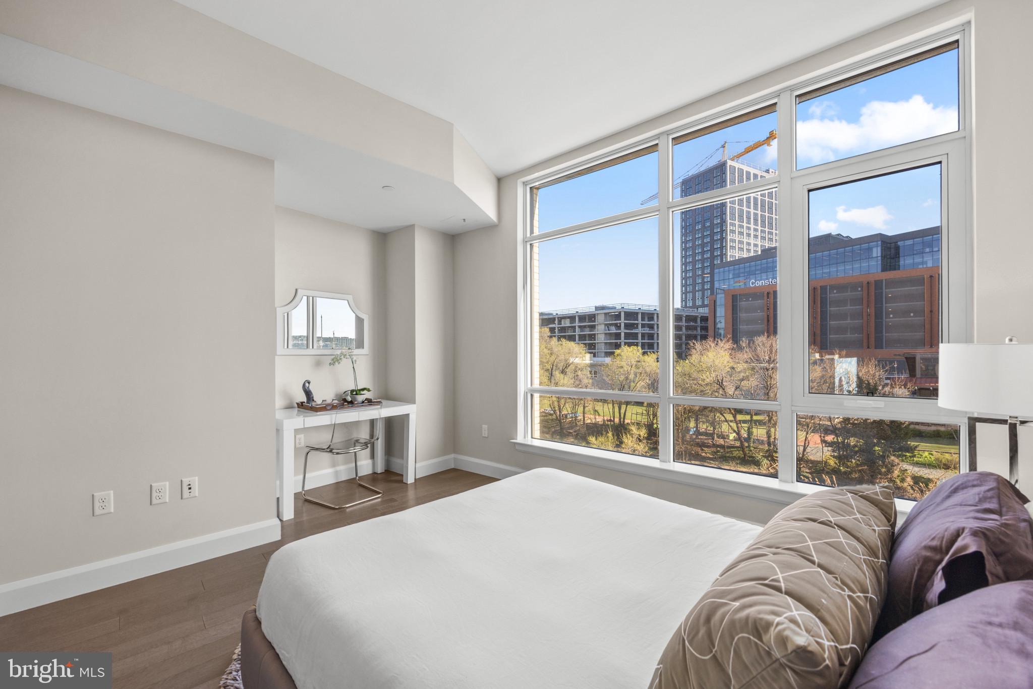 HARBOR EAST - Residential