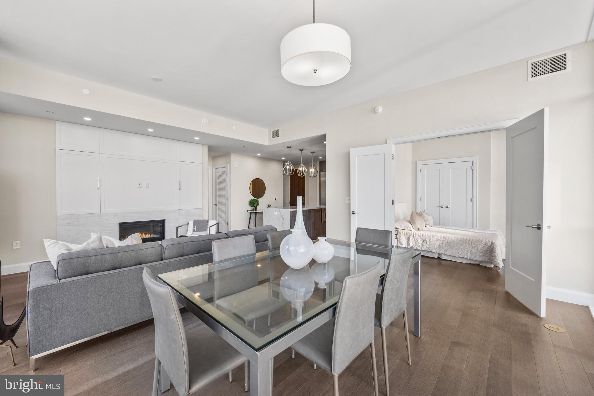 HARBOR EAST - Residential