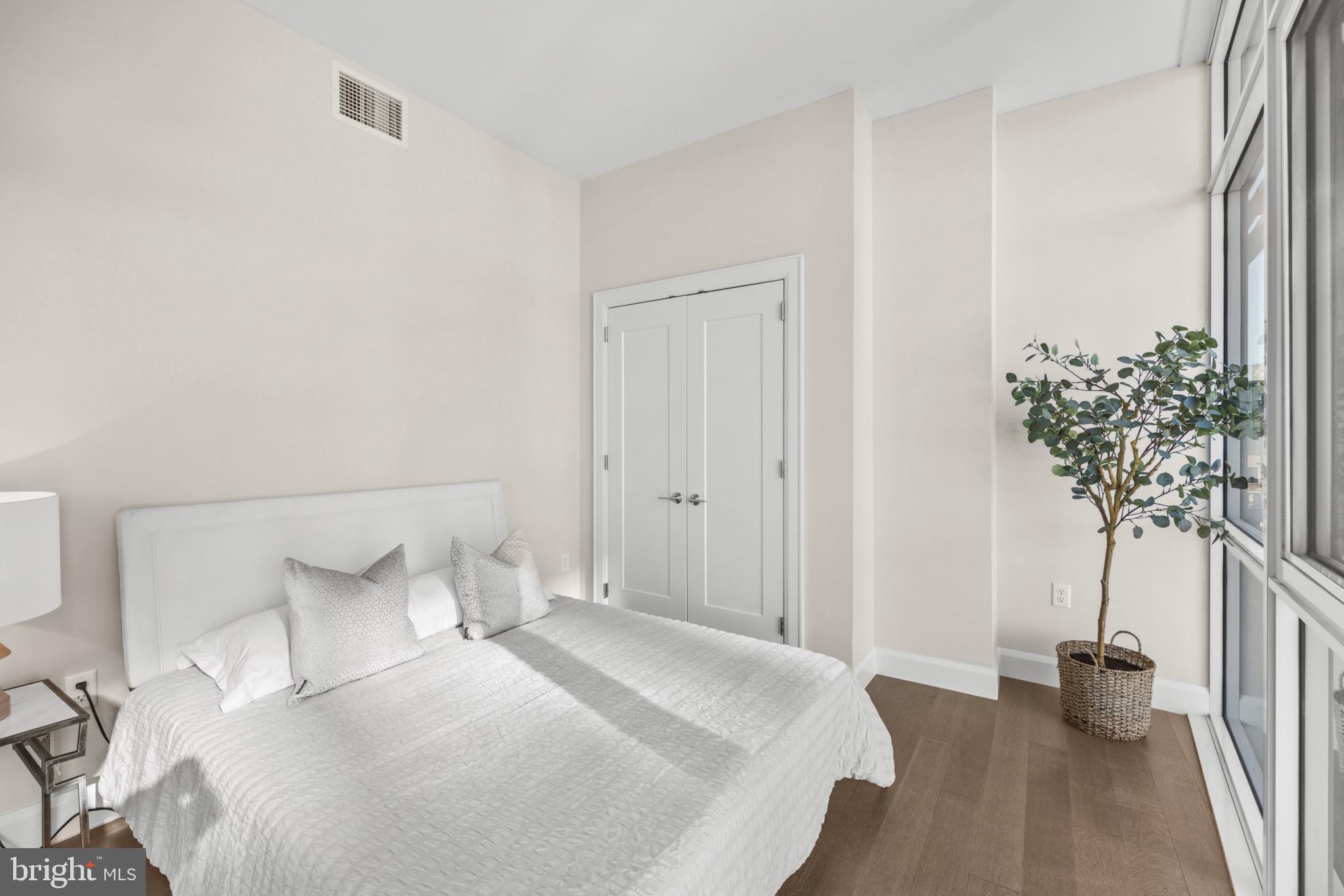 HARBOR EAST - Residential