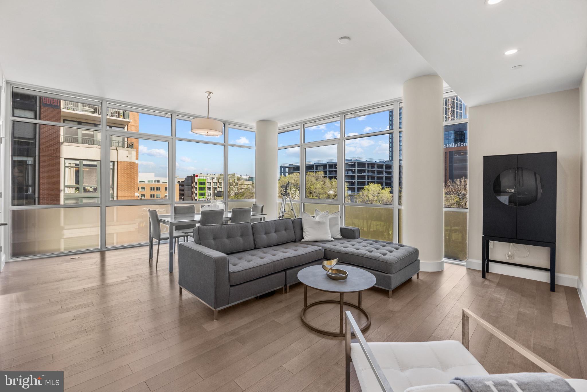 HARBOR EAST - Residential