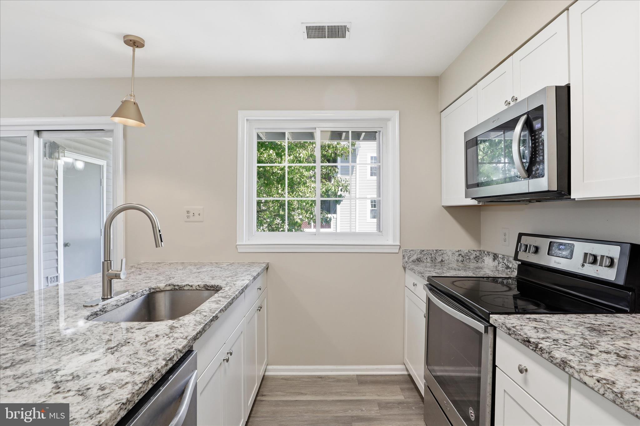 GRAYS POINTE - Residential