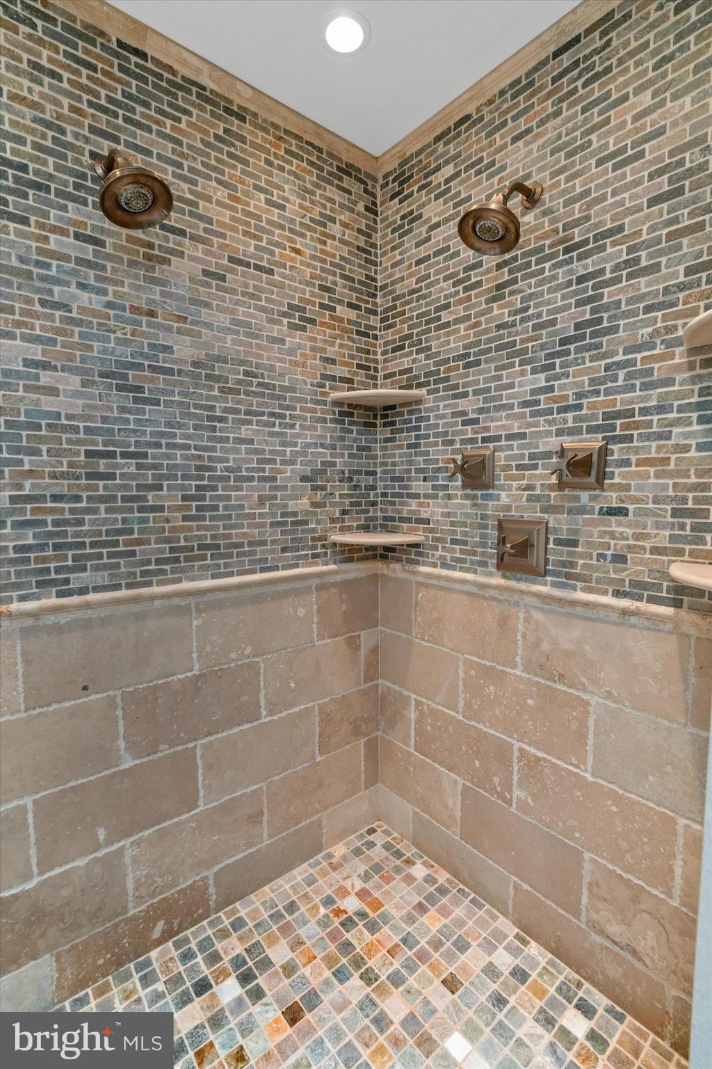 COUNTRY WALK - Residential