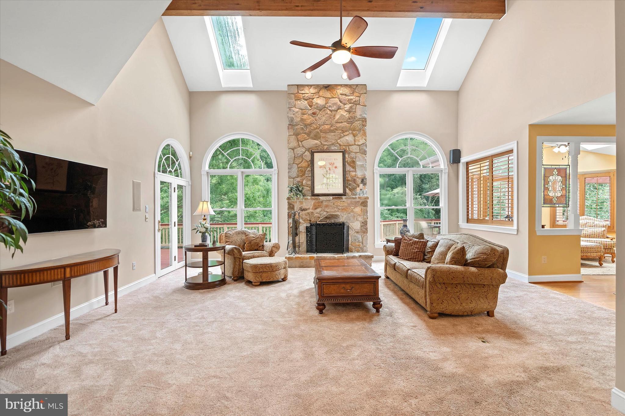 COUNTRY WALK - Residential