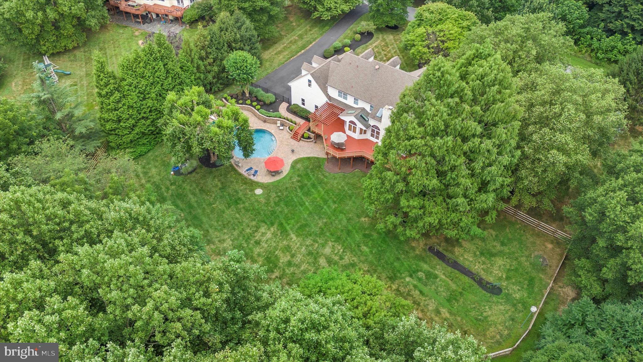 COUNTRY WALK - Residential