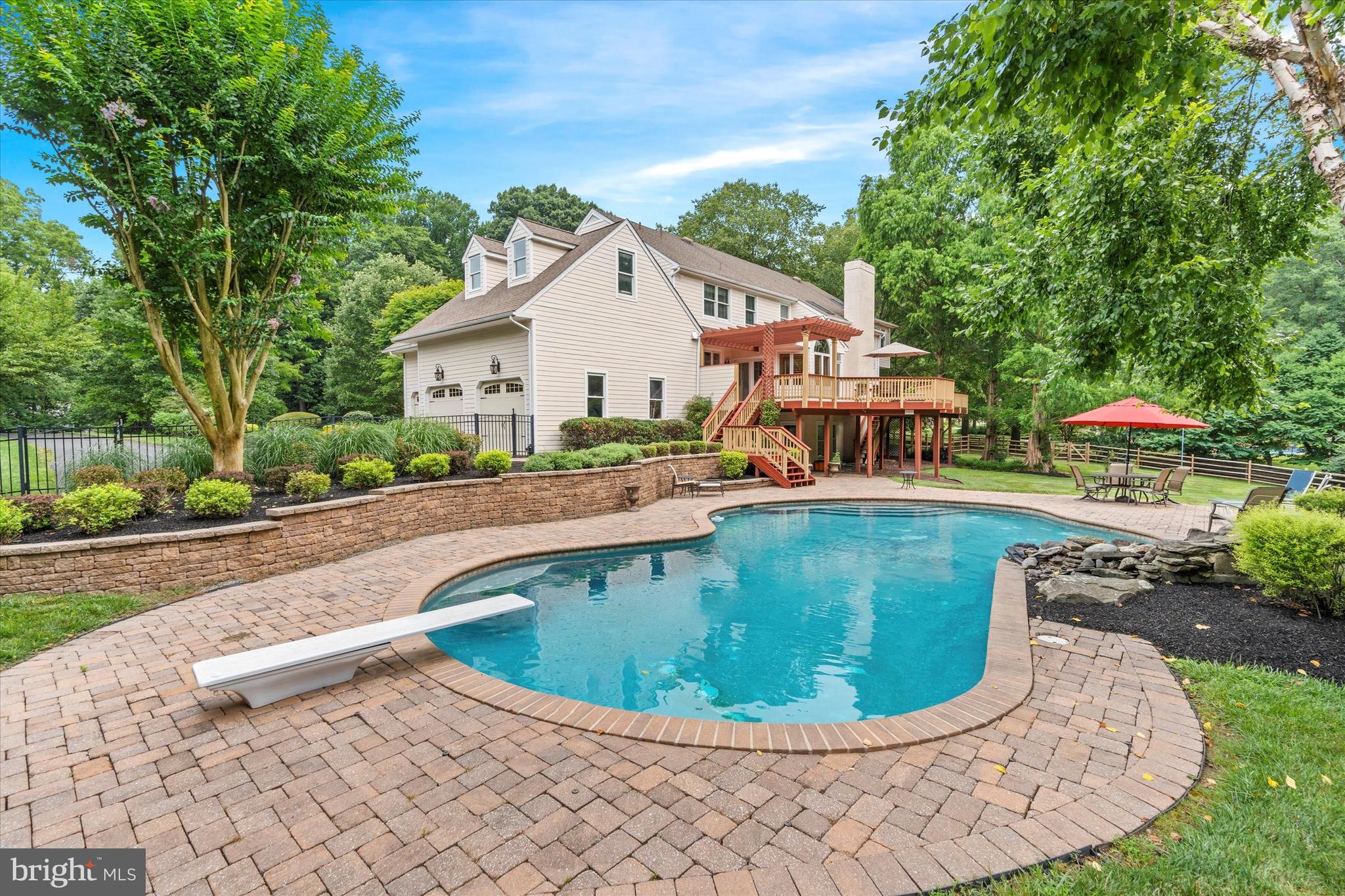 COUNTRY WALK - Residential