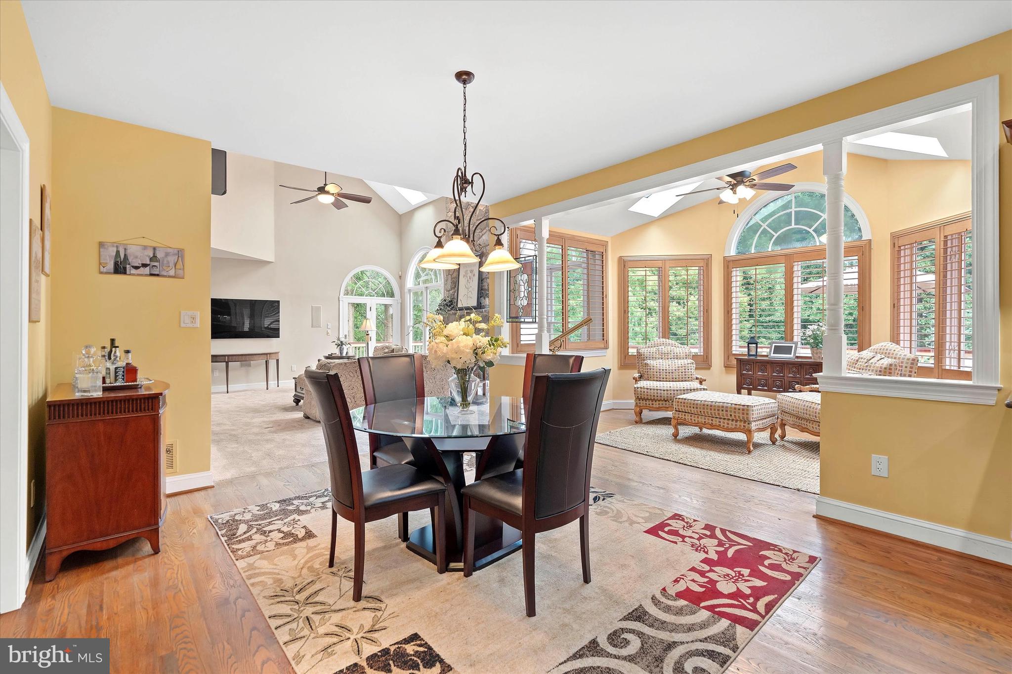 COUNTRY WALK - Residential