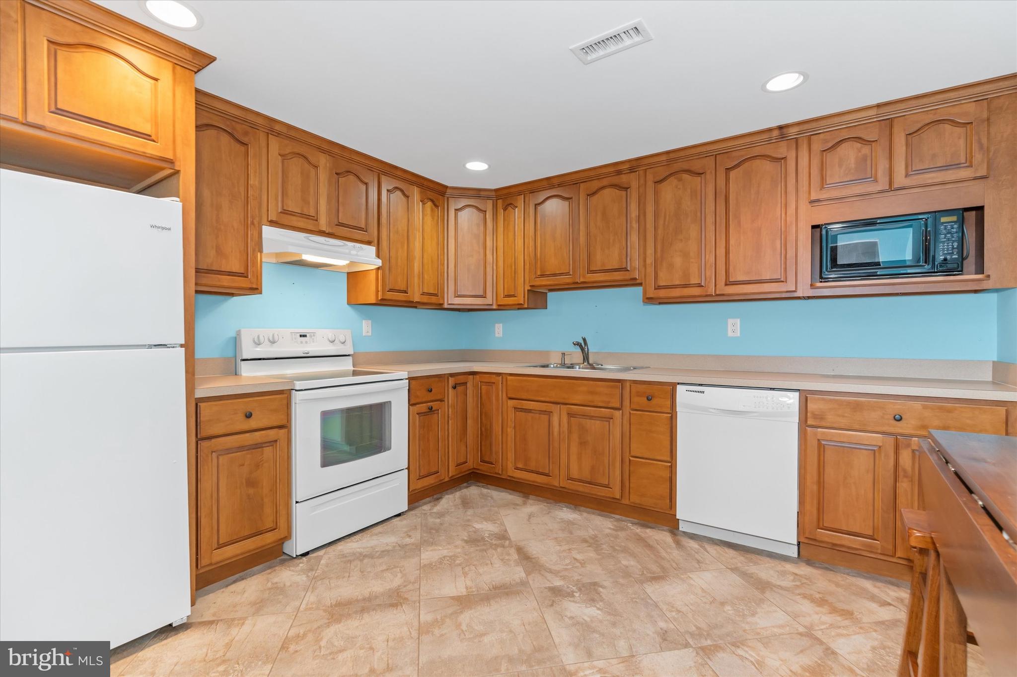 COUNTRY WALK - Residential