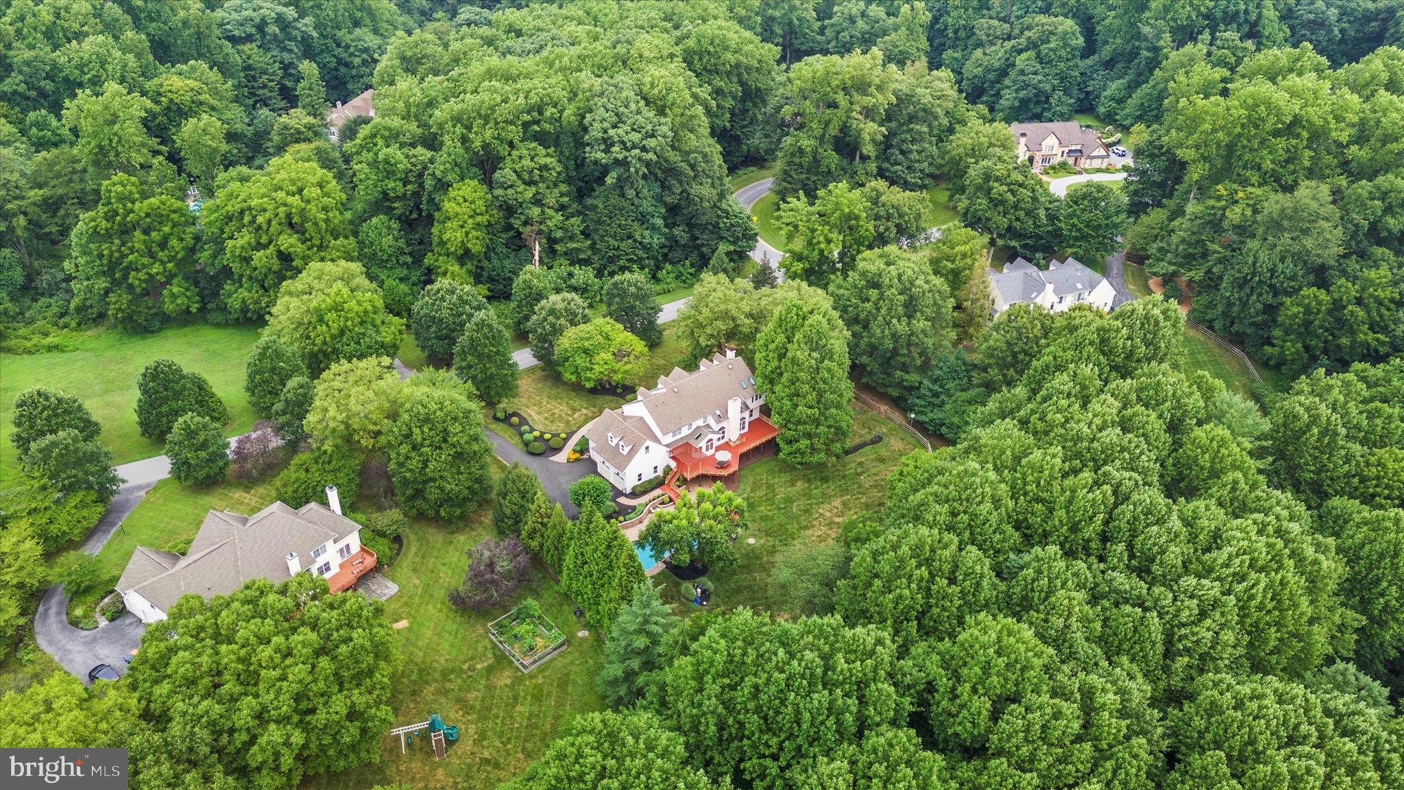 COUNTRY WALK - Residential
