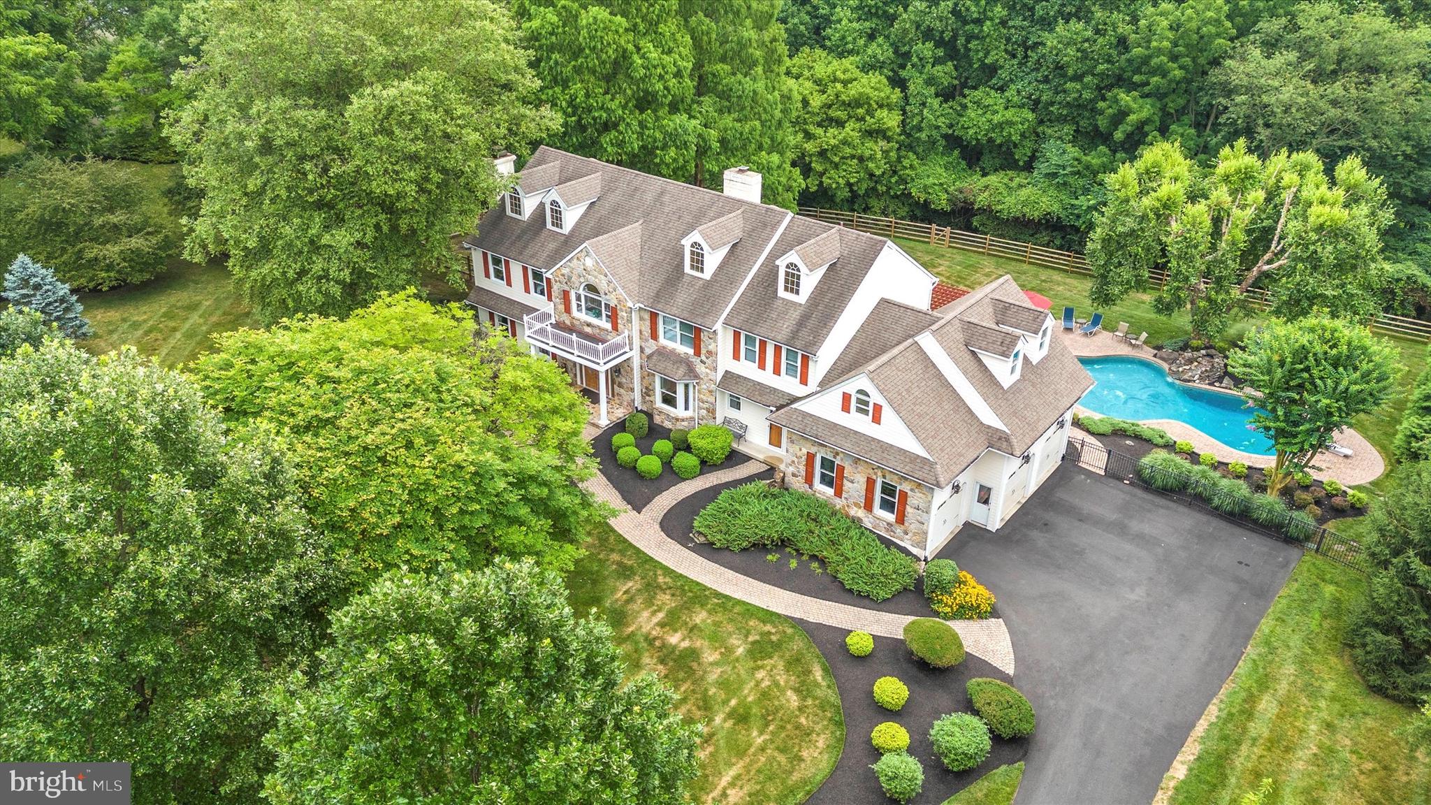 COUNTRY WALK - Residential