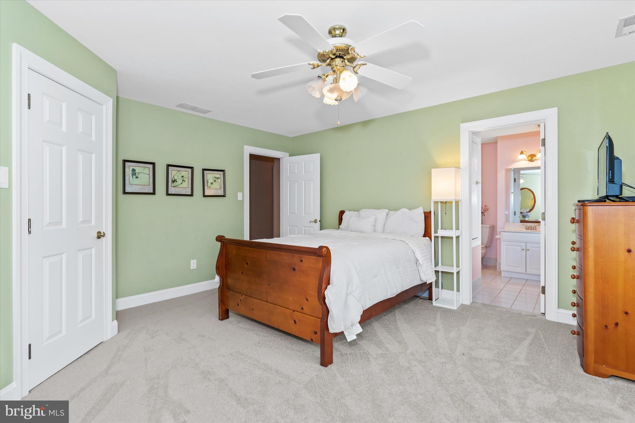 COUNTRY WALK - Residential