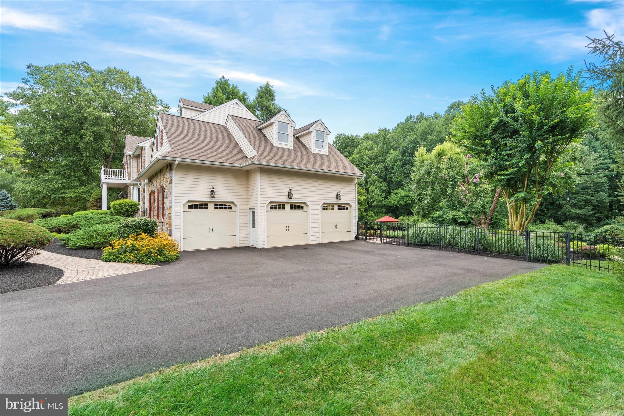 COUNTRY WALK - Residential