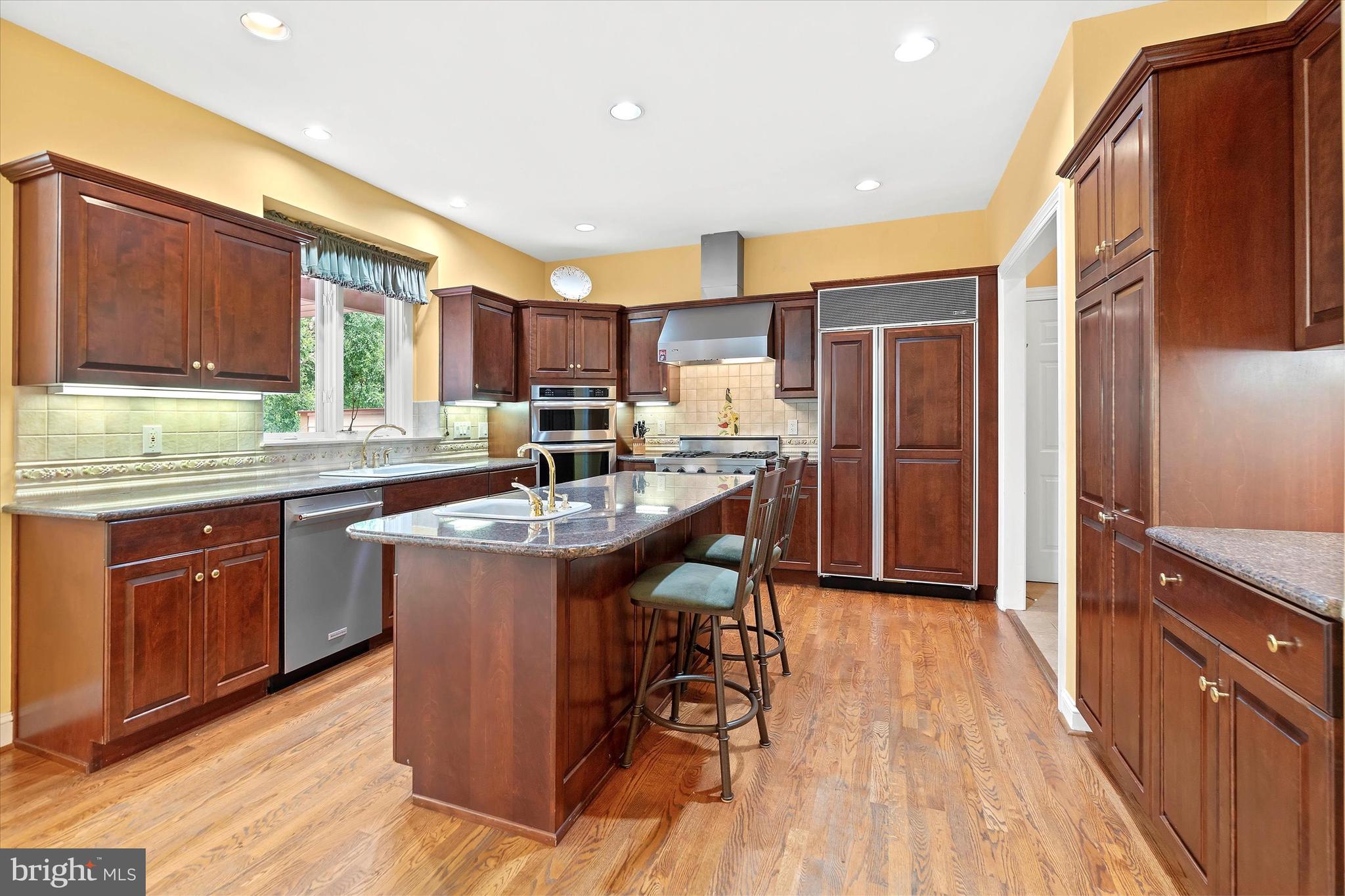 COUNTRY WALK - Residential