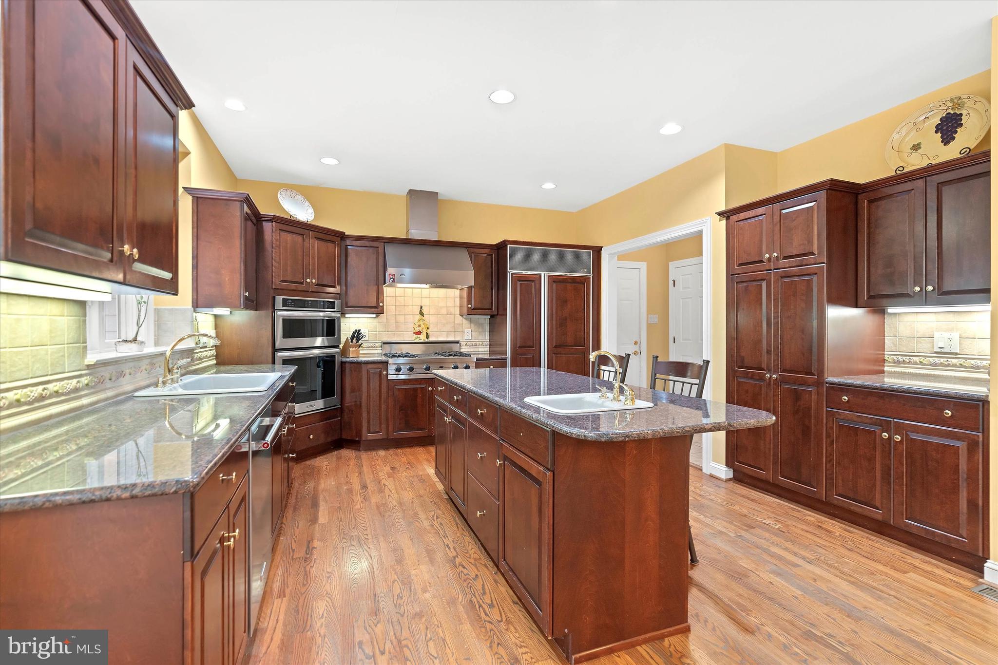 COUNTRY WALK - Residential