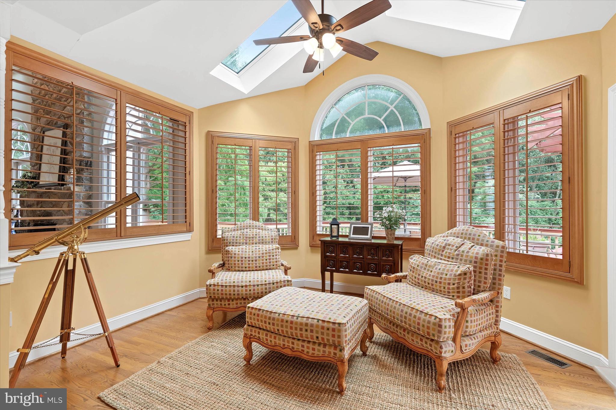 COUNTRY WALK - Residential