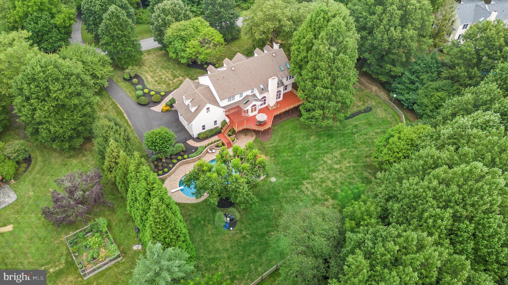 COUNTRY WALK - Residential