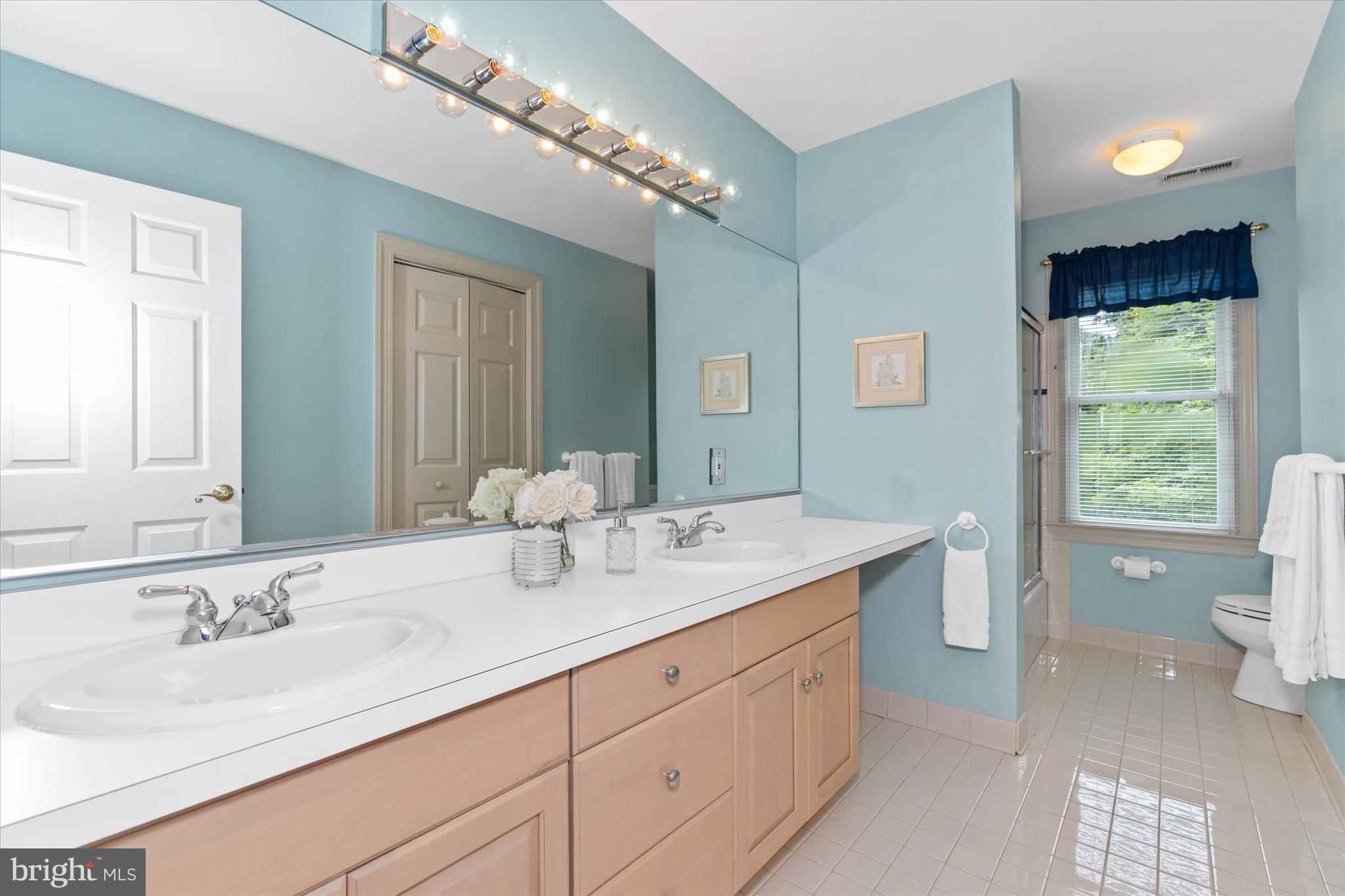 COUNTRY WALK - Residential